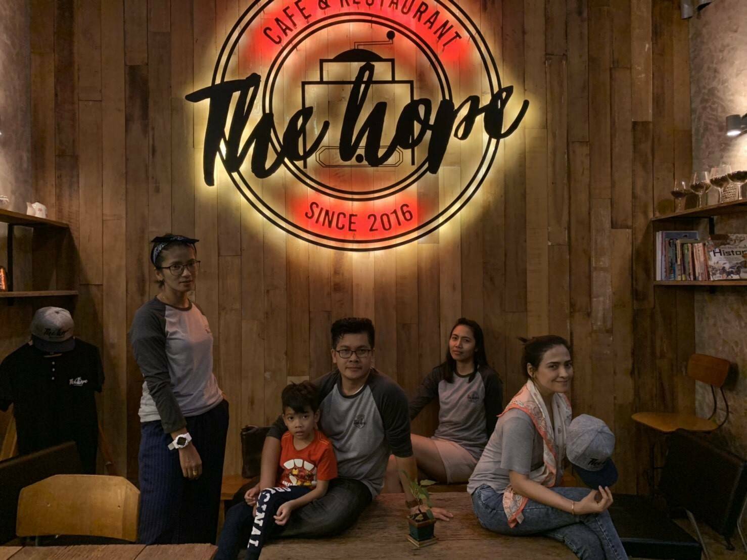 ซ่อมแซมป้ายไฟ ร้านกาแฟ The hope สถานที่หนองจอก กรุงเทพ