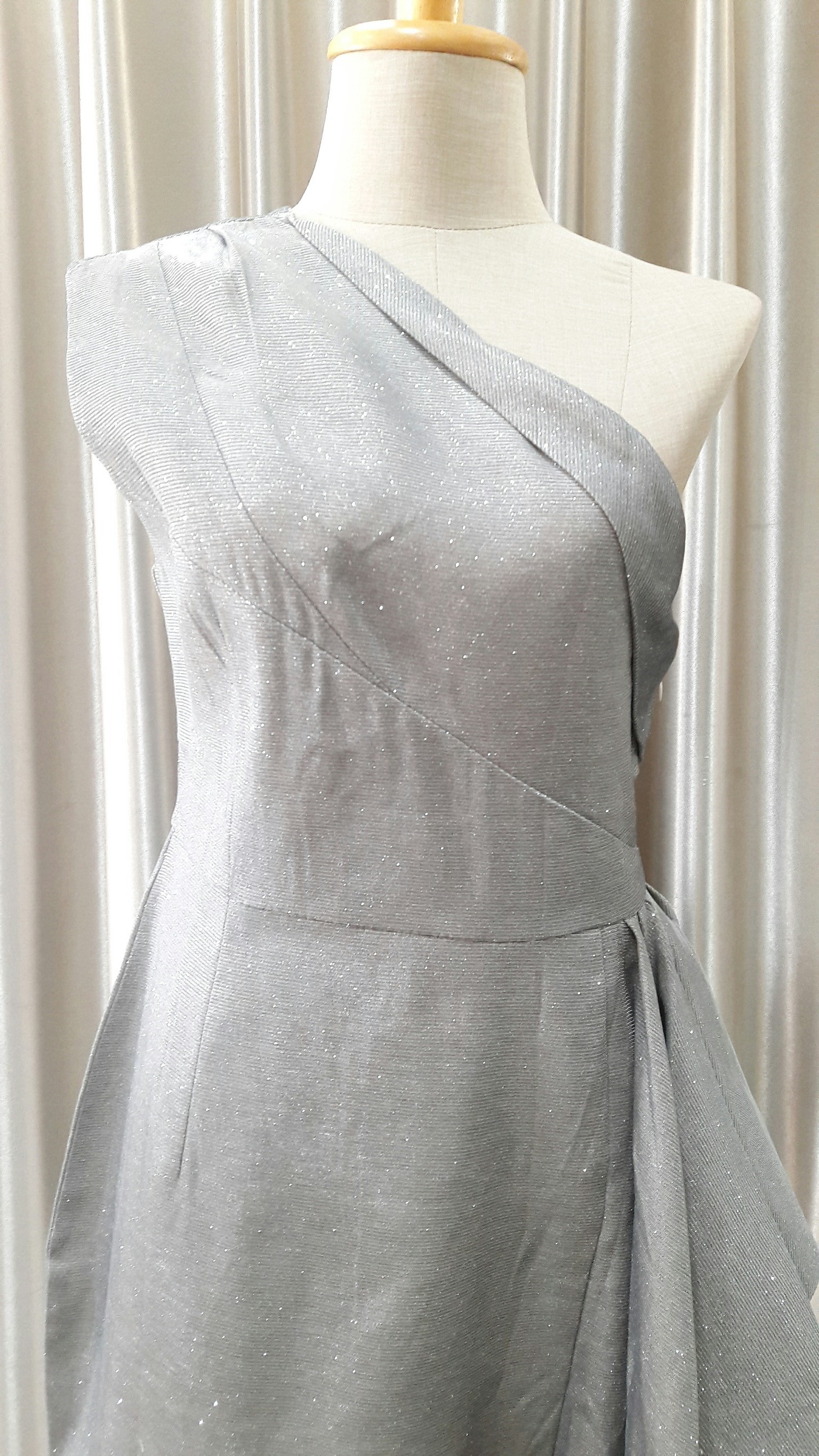 (PRE-LOVED) ชุดราตรีสั้นสีเทา(M)