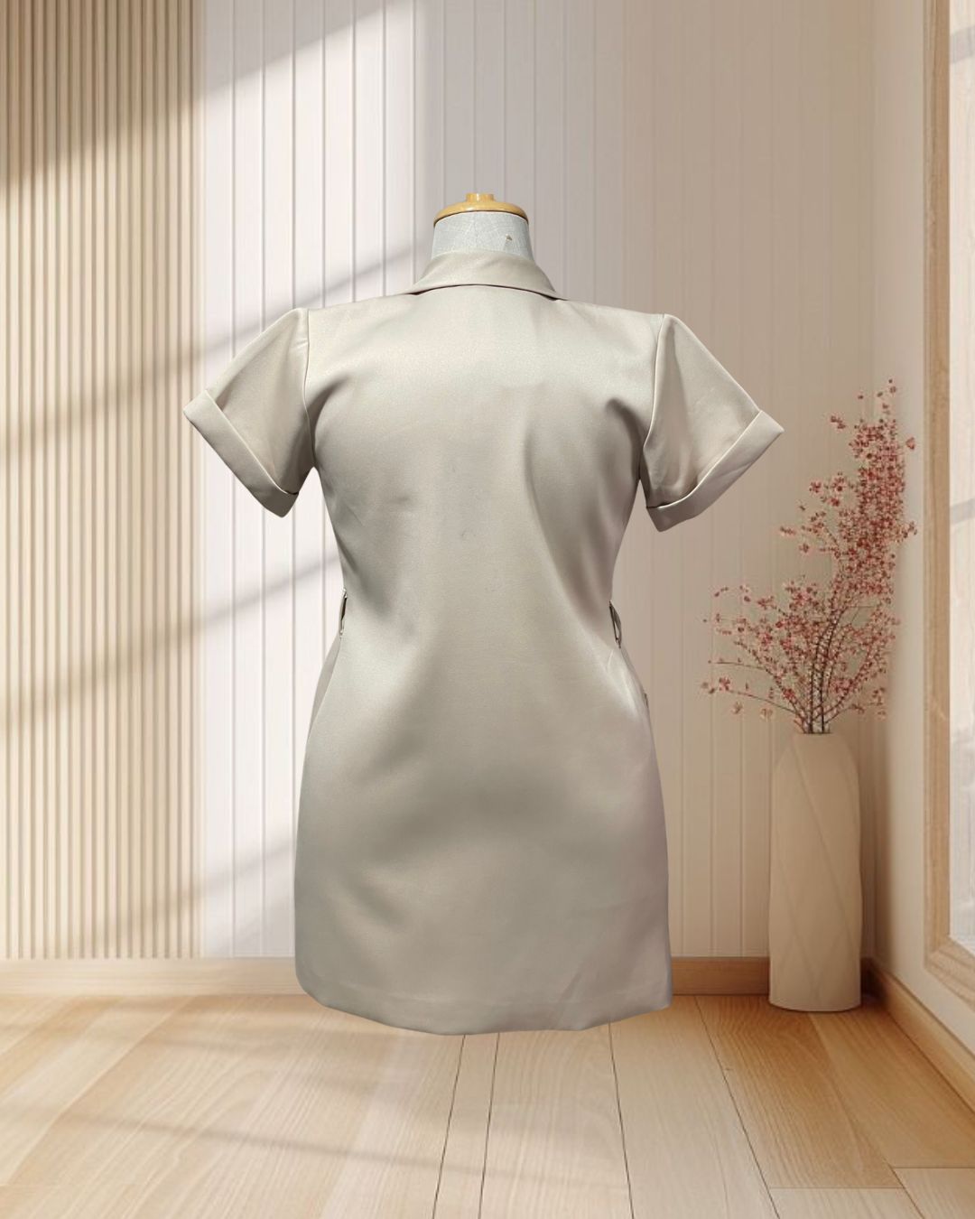 (PRE-LOVED) เสื้อคลุมคอปกแต่งกระเป๋าสีครีม ไซส์ L