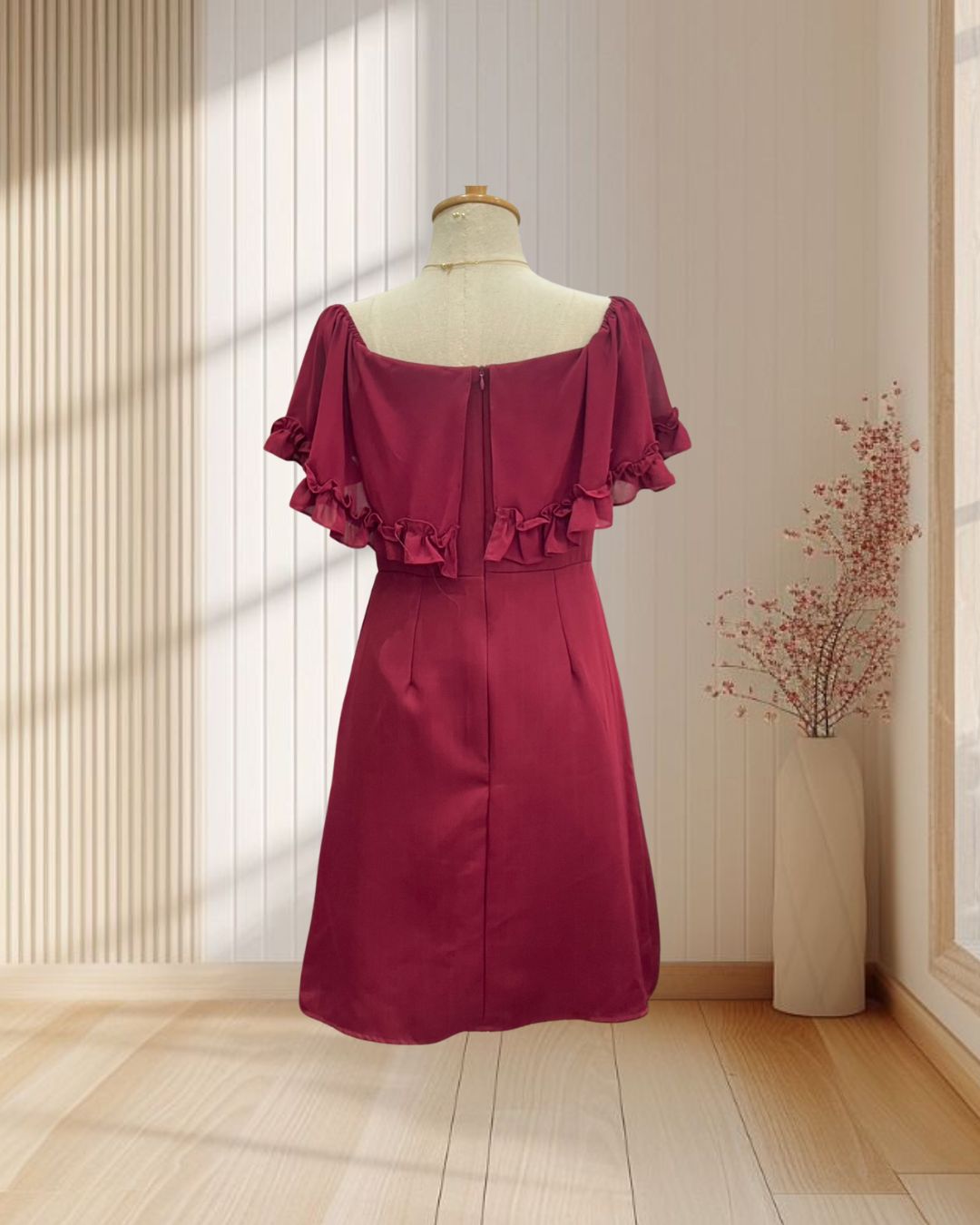 (PRE-LOVED) ราตรีสั้นสีแดง ปาดไหล่ แต่งระบายแขน ไซส์ M