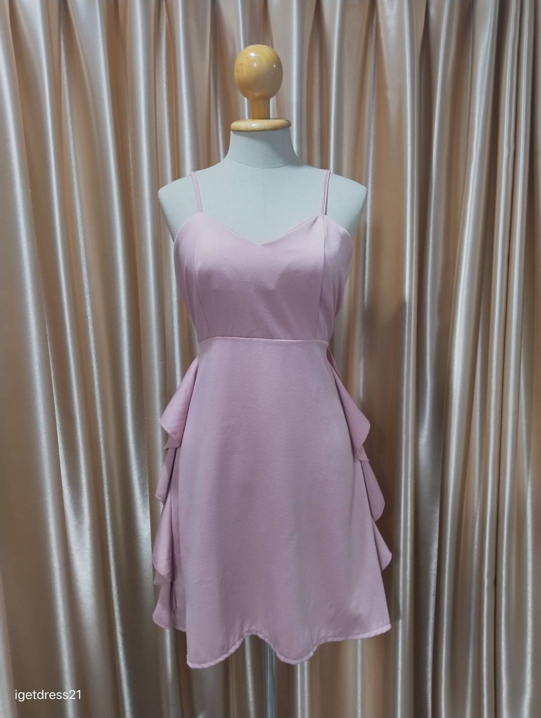ชุดราตรีสั้นสายเดี่ยวแต่งระบายสีชมพู M