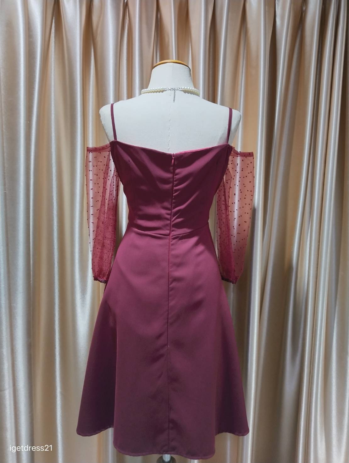 (PRE-LOVED) ราตรีสีแดงสั้นแขนซีทรู(L)