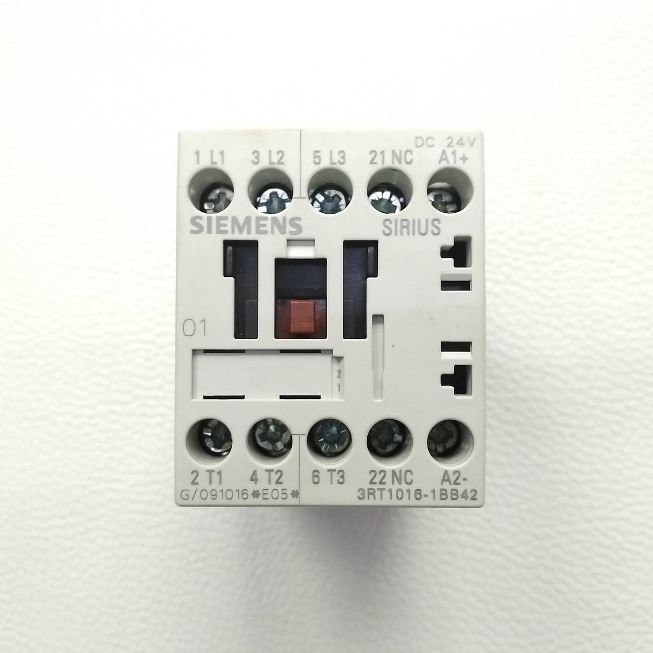 Magnetic Contactor Siemens รุ่น 3RT1016-1BB42, 1 NC, Coil 24 Vdc