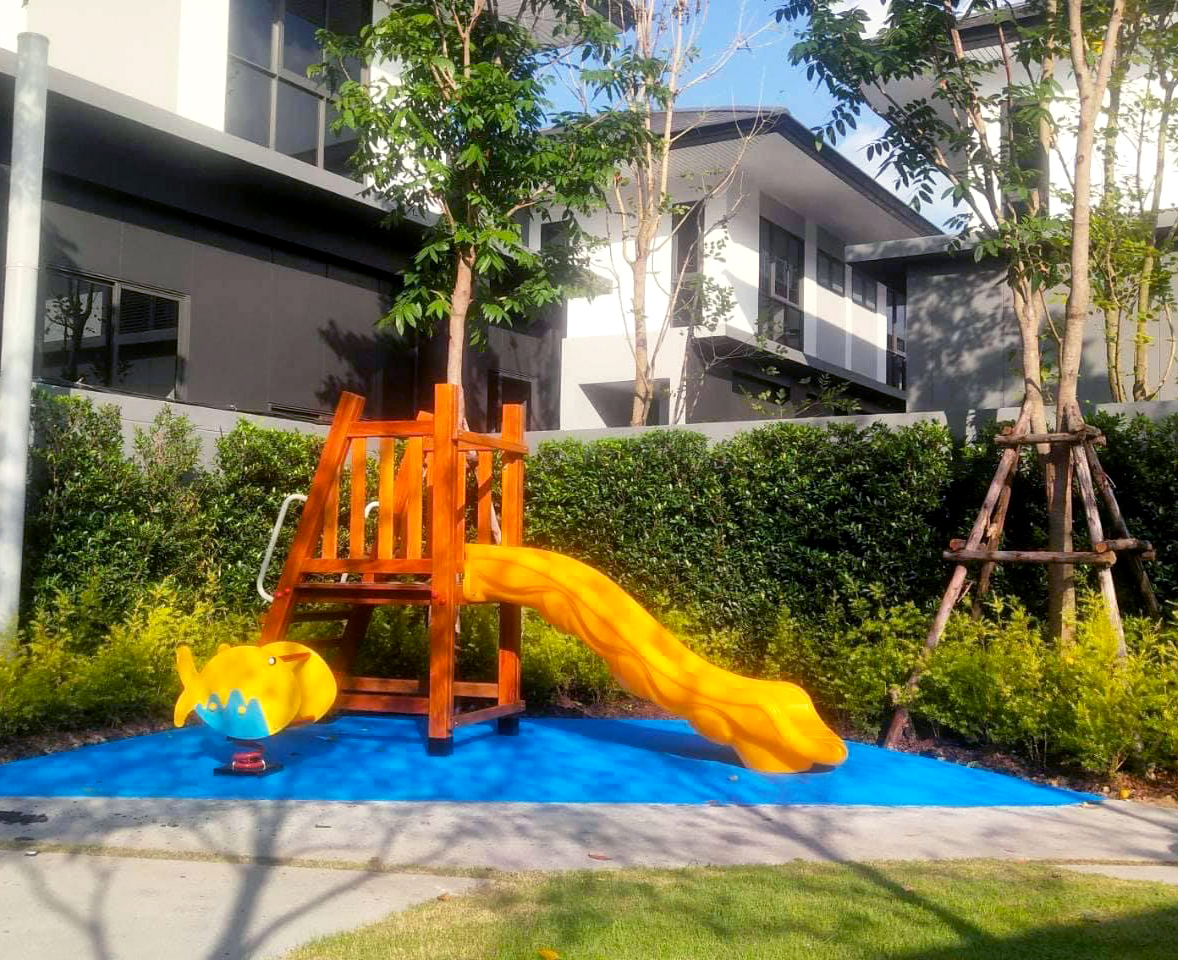 เครื่องเล่นสนาม สไลเดอร์ไม้