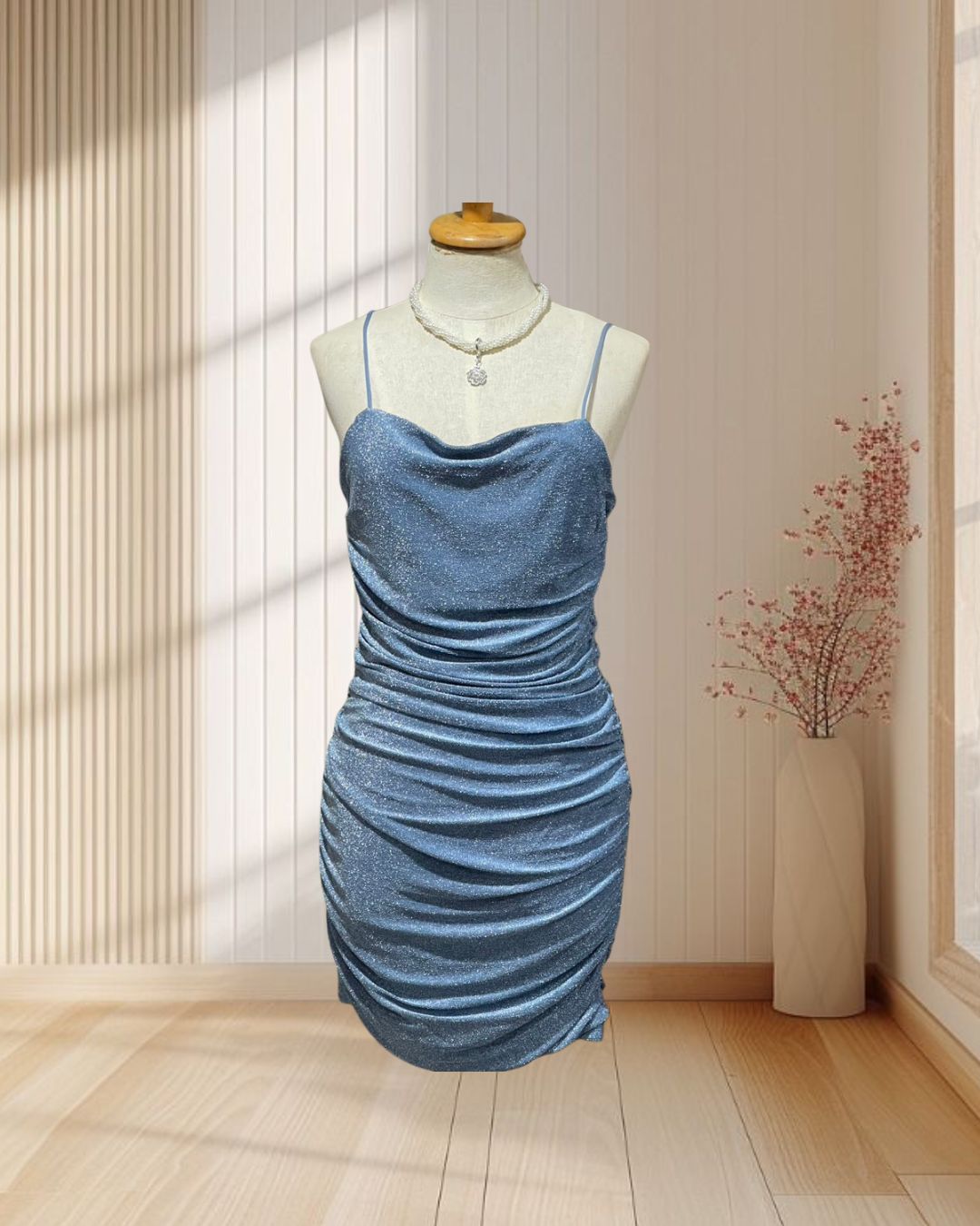 (PRE-LOVED) ราตรีสั้นสีฟ้า กลิตเตอร์ สายเดี่ยว จีบข้าง ไซส์ S