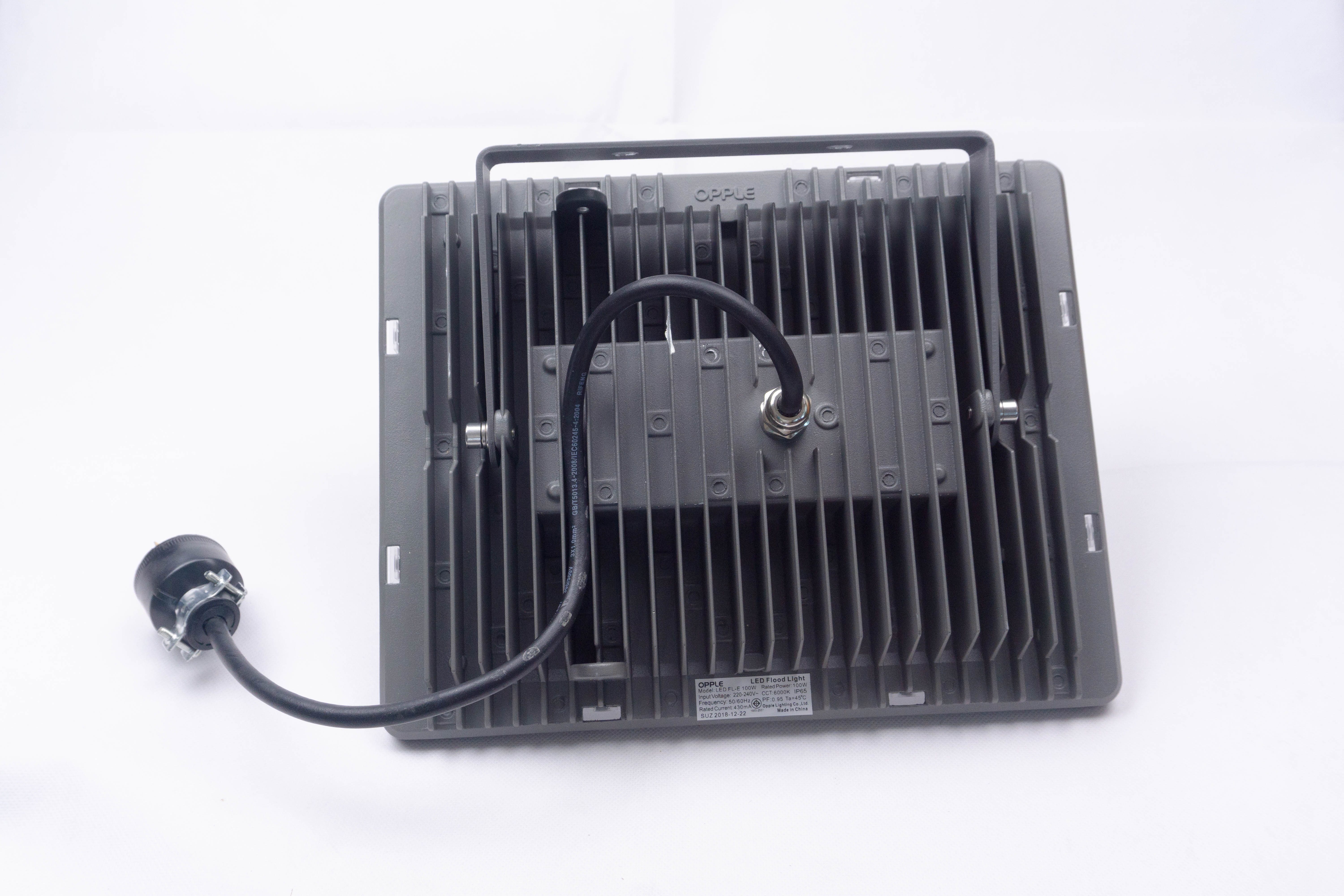 ***ยกเลิกจำหน่าย สินค้าไม่ผลิต*** ไฟสตูดิโอสำหรับถ่ายหน้าซุ้ม(backdrop) Opple Flood Light LED 100W ของแท้ รับประกัน 2 ปี ราคาถูก