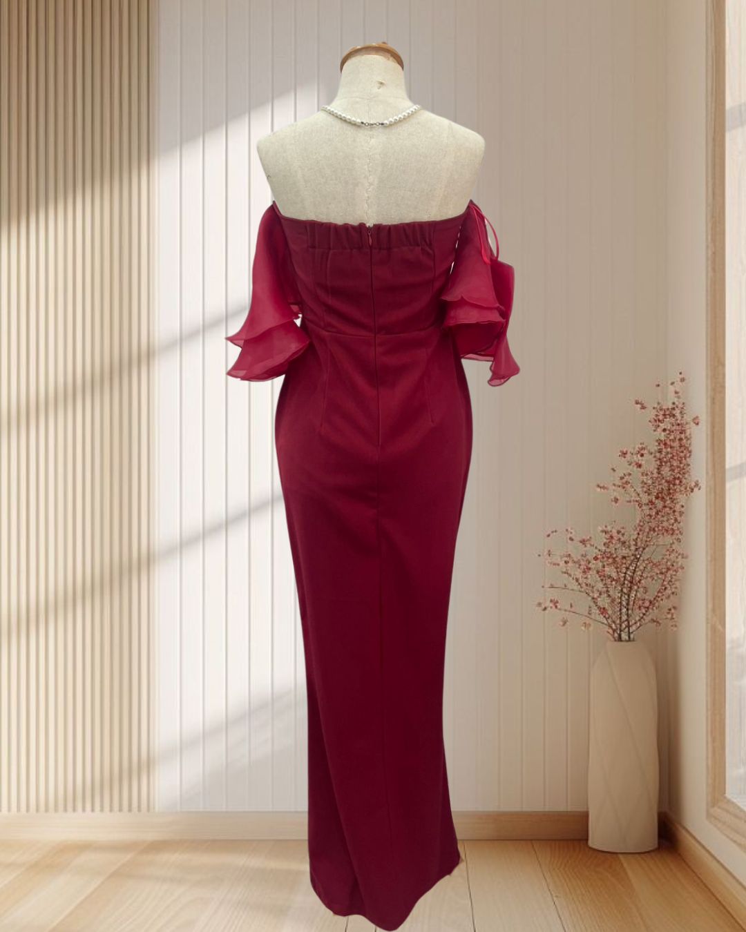 (PRE-LOVED) ยาวเลือดหมูเกาะอกมีแขนผ้าแก้วระบาย (L)