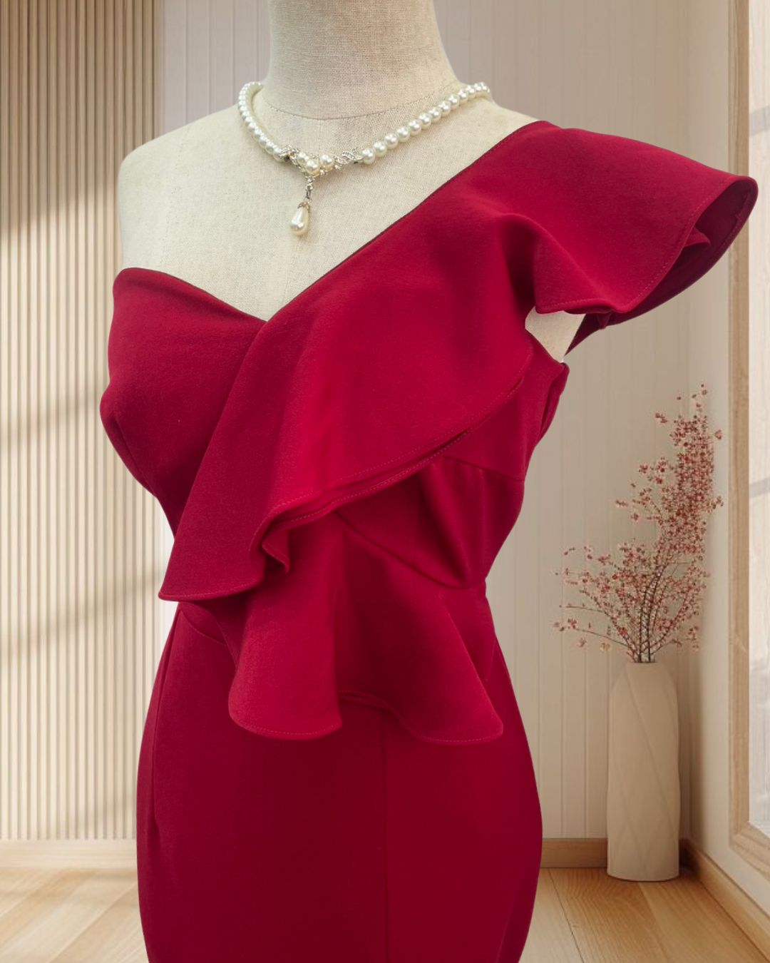 (PRE-LOVED) ยาวแดงไวน์ไหล่เดี่ยวระบาย(S)