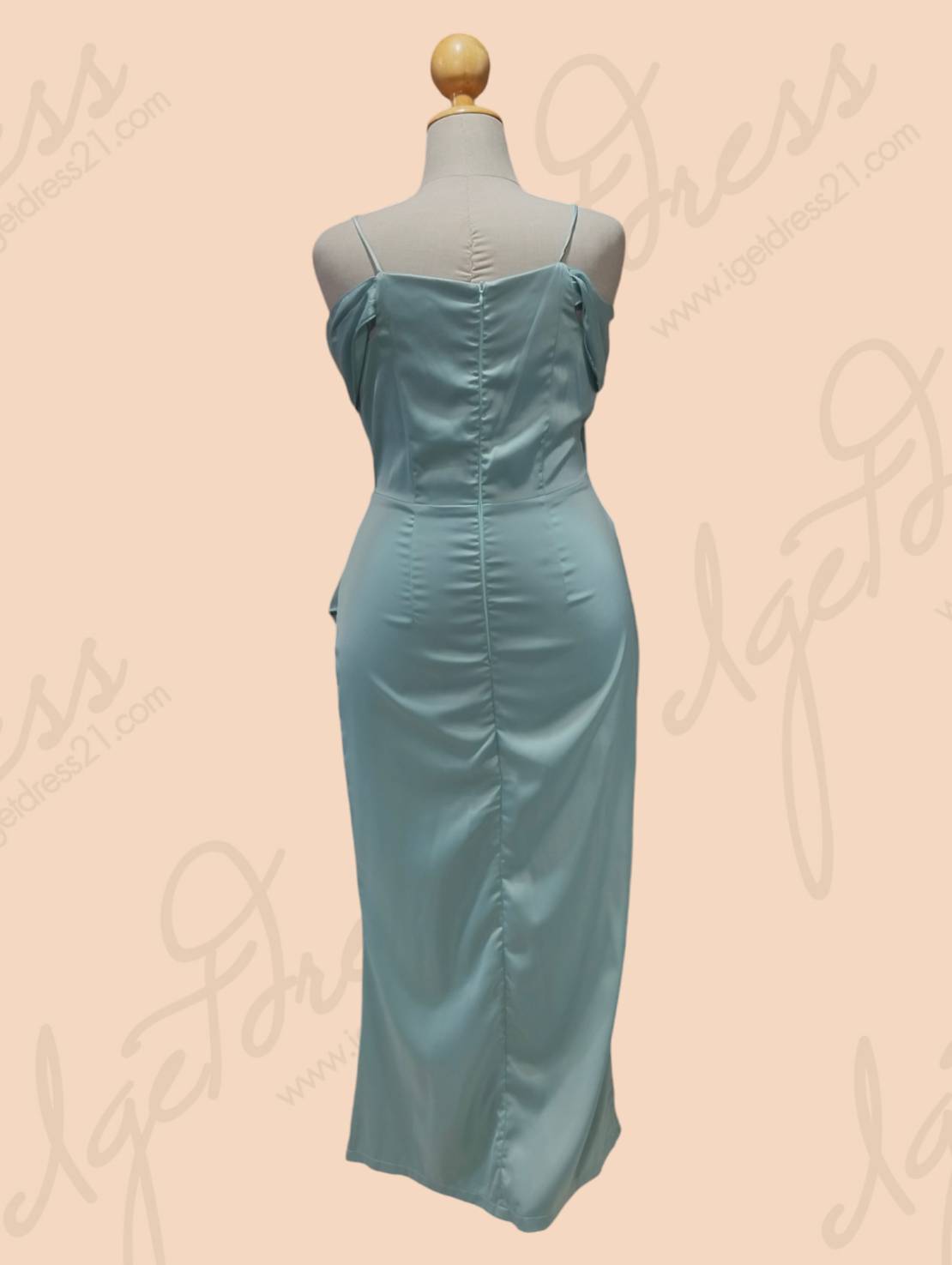 (PRE-LOVED) ราตรียาวฟ้าเขียวสายเดี่ยว อ้อมแขน ผ้าเครปซาติน ไซส์ 2XL