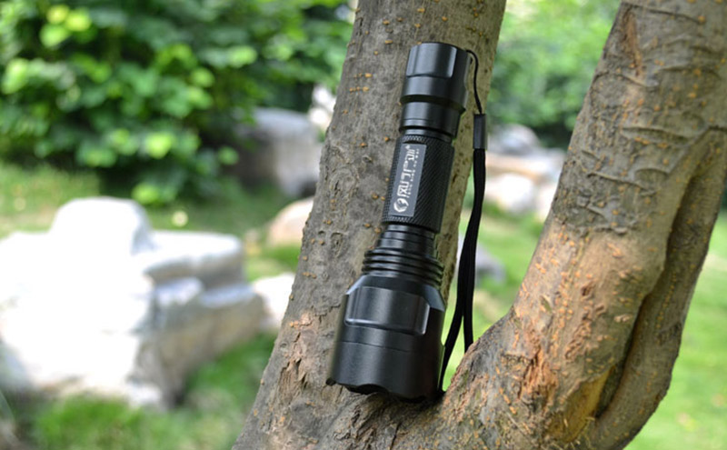 ไฟฉายแรงสูง ไฟฉายบ้าพลัง Feng Xing UltraFire T6 รุ่น C8 หัวโต ส่องไกล 200-350 เมตร ไฟฉายคุณภาพสูง ราคาถูก