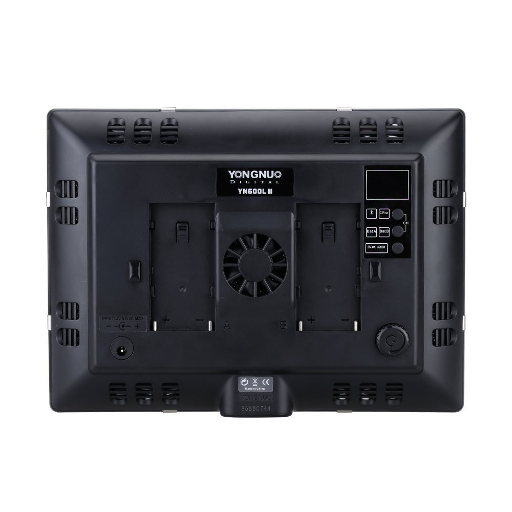 YONGNUO YN600L LED Video Light ราคาถูก (ราคาเฉพาะไฟ ไม่รวมแบตเตอรี่และแท่นชาร์จ)