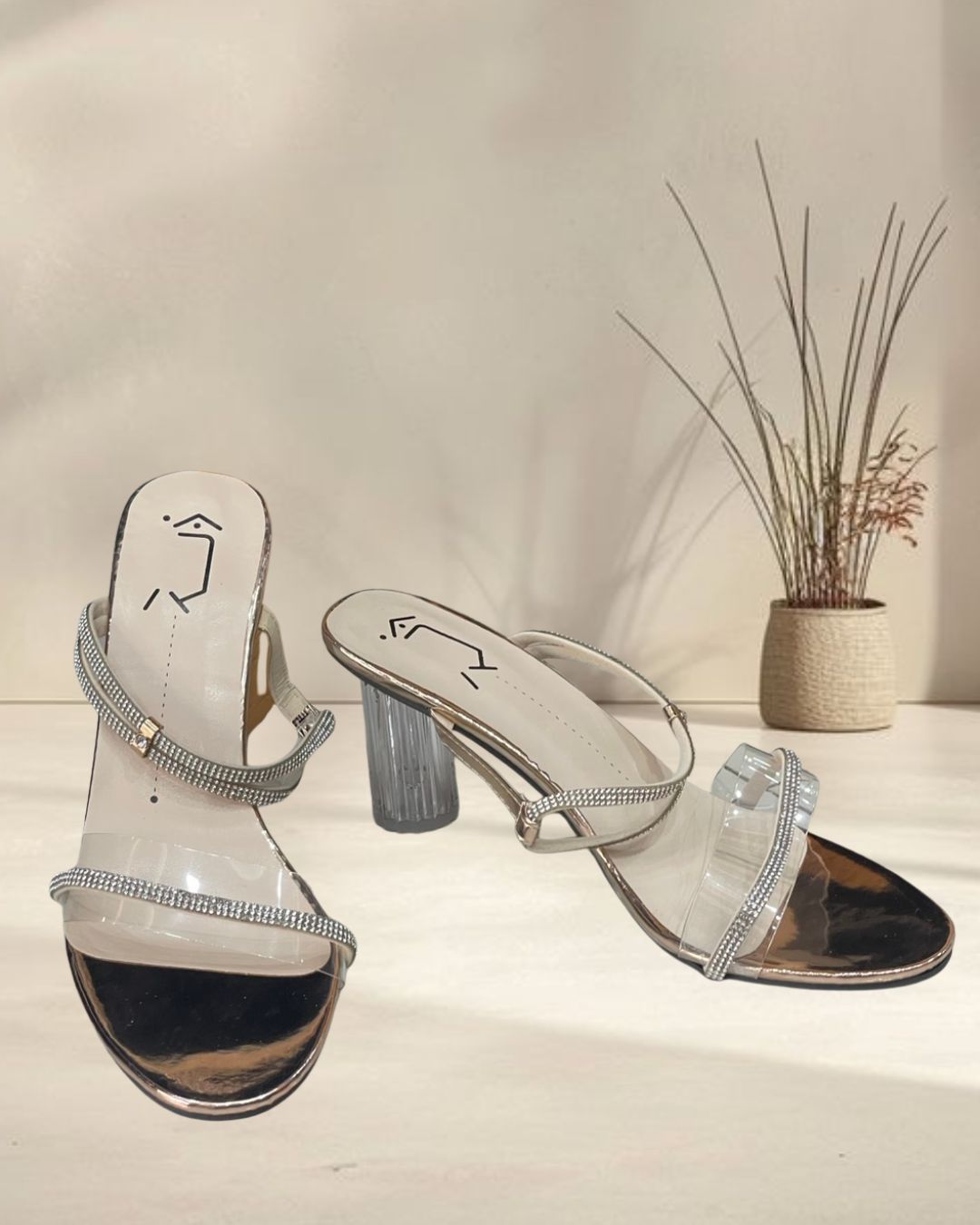 รองเท้าส้นแก้วสีทอง สายเพชร สูง 3 นิ้ว ไซส์ 41