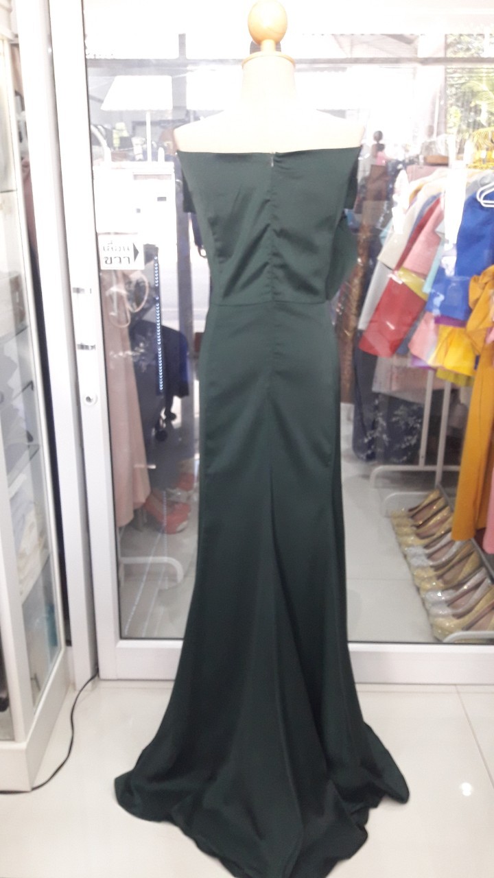 (PRE-LOVED) ยาวเขียวปาดไหล่ (6XL)