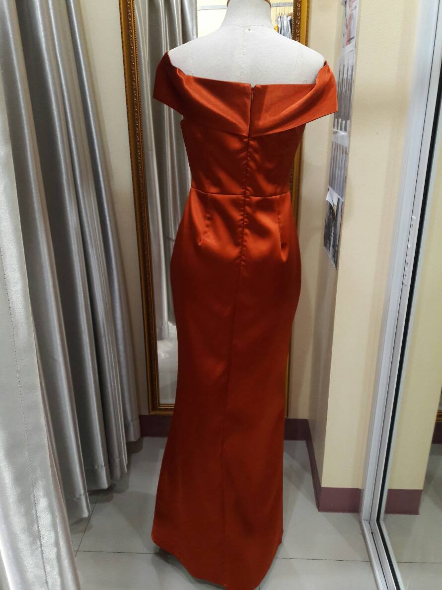 (PRE-LOVED) ราตรียาวปาดไหล่สีส้ม(M)