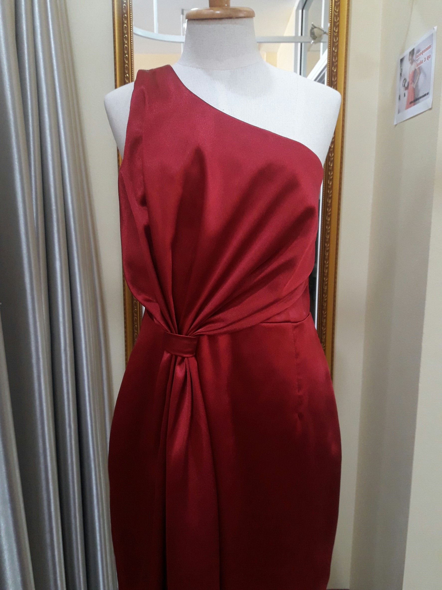 (PRE-LOVED) ชุดราตรียาวสีเเดงขยุ้มเอวบ่าเดี่ยว (M)