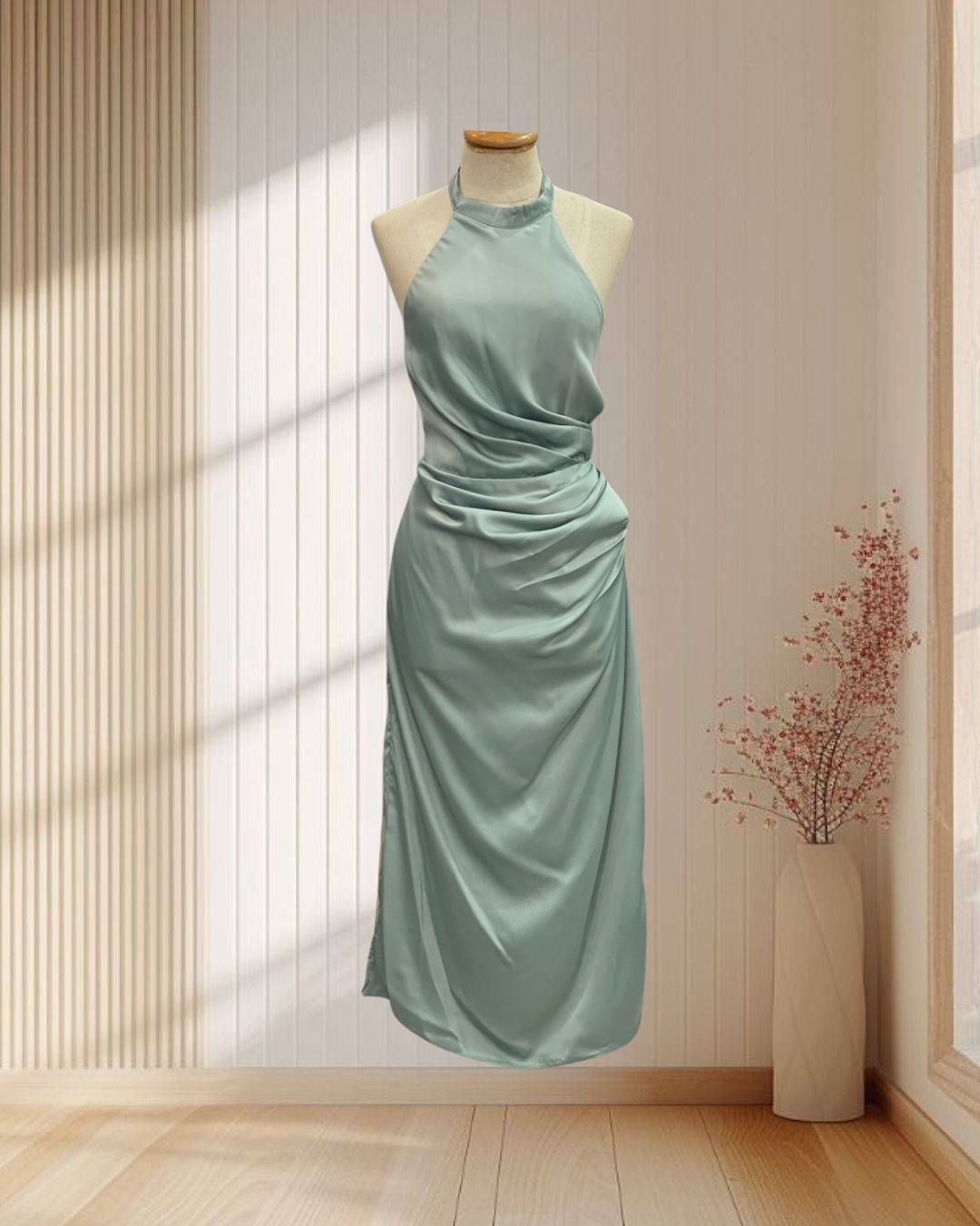 ราตรียาวสีเขียว คอปีน โชว์หลังสายเดี่ยว จีบสะโพก ไซส์ XL