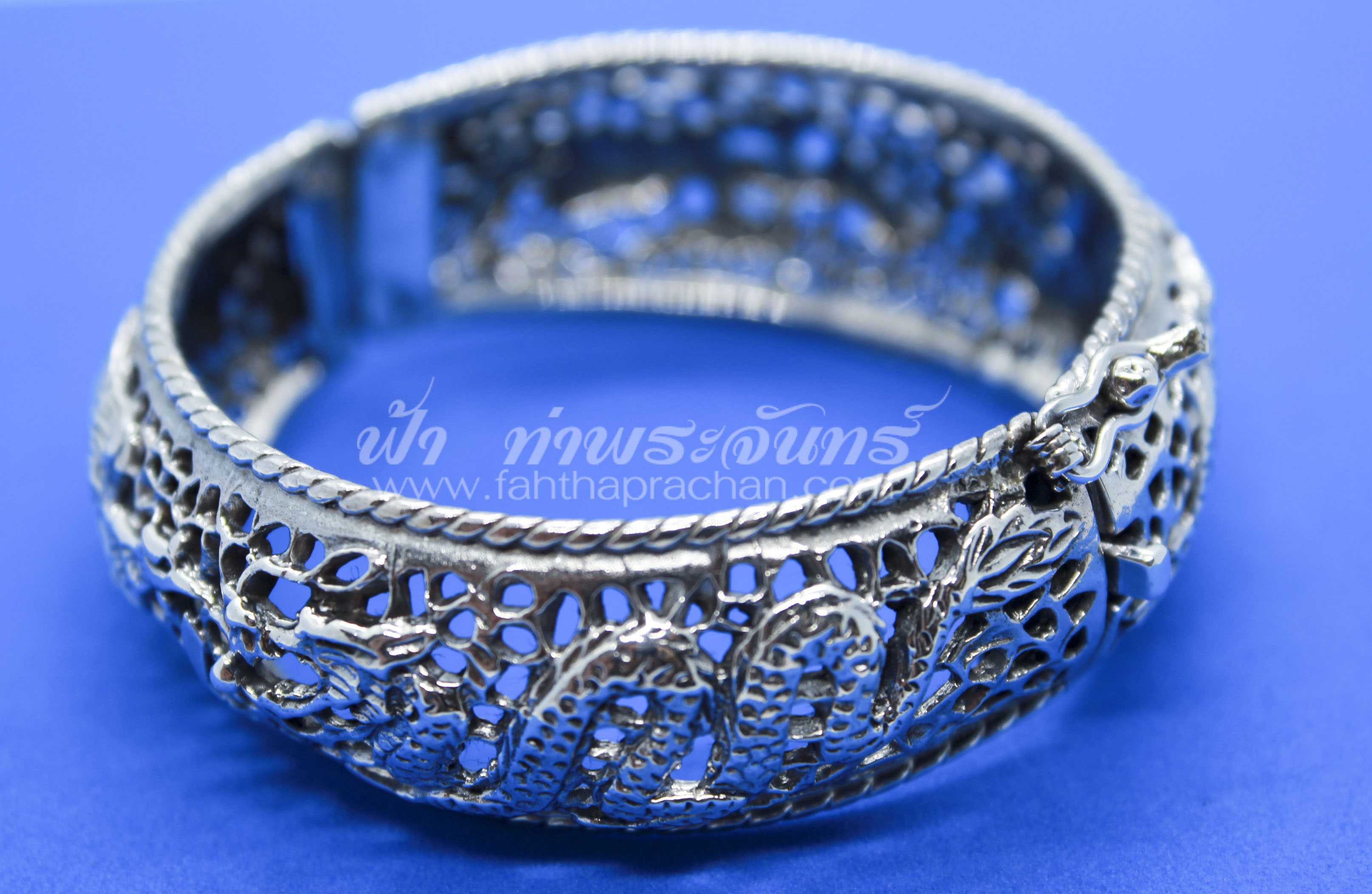 กำไลข้อมือเงินแท้ ลายฉลุ มังกร รมดำ