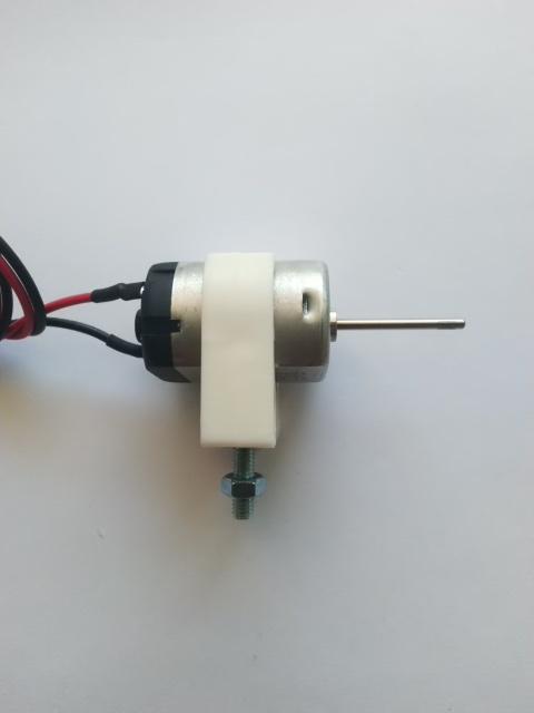 เครื่องปั่นไฟด้วยลมแบบรอบต่ำ