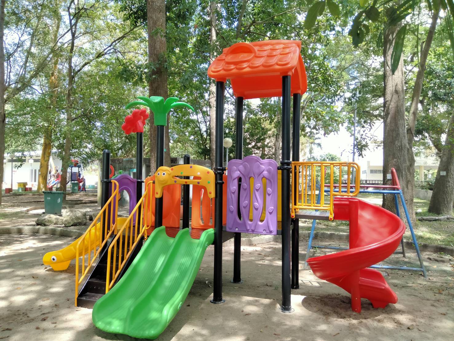 เครื่องเล่นสนาม ชุด บ้านรวมมิตร เครื่องเล่นเสริมพัฒนาการ