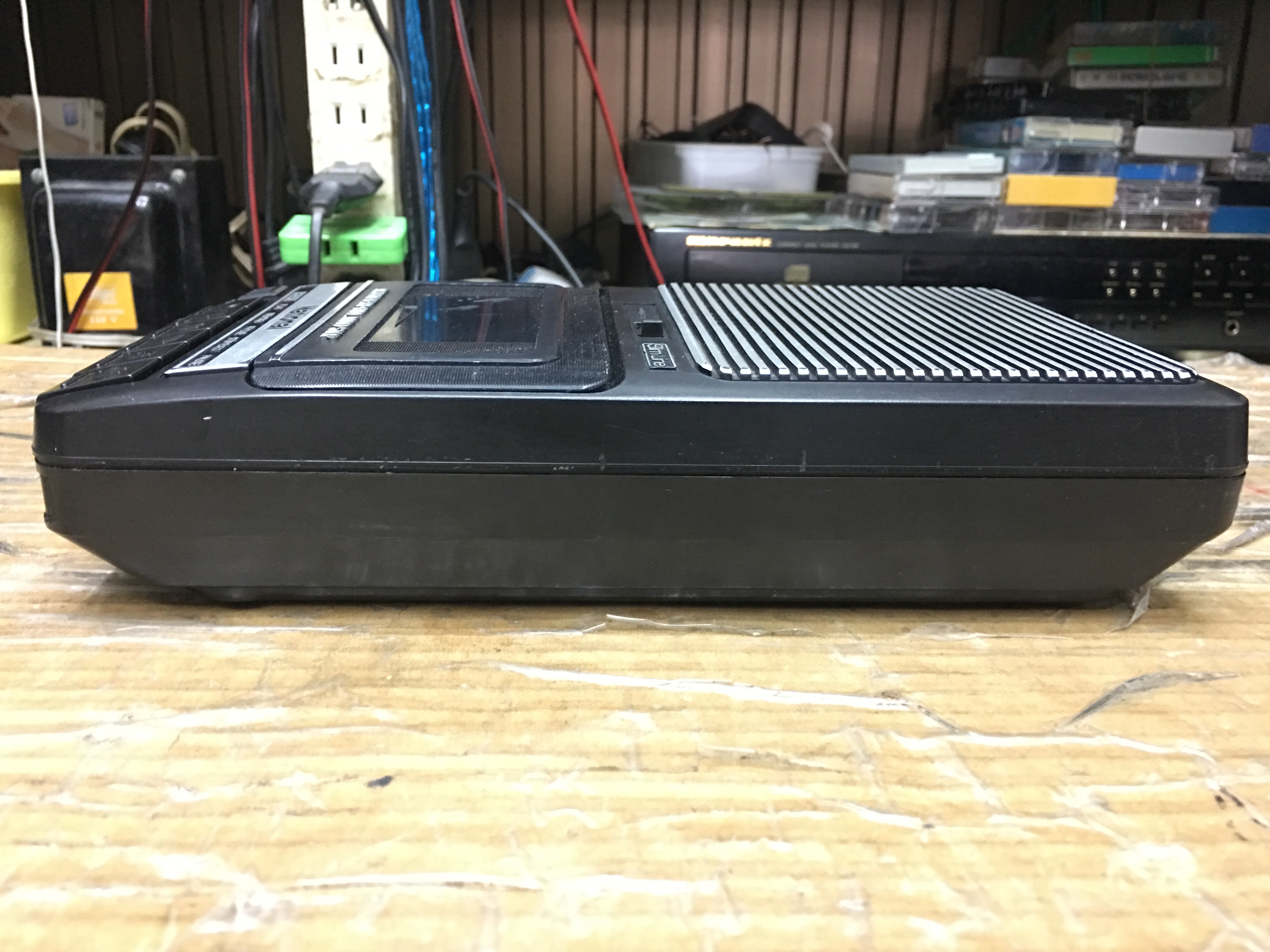 เครื่องเล่นเทปพกพา National RQ2102 Cassette Recorder