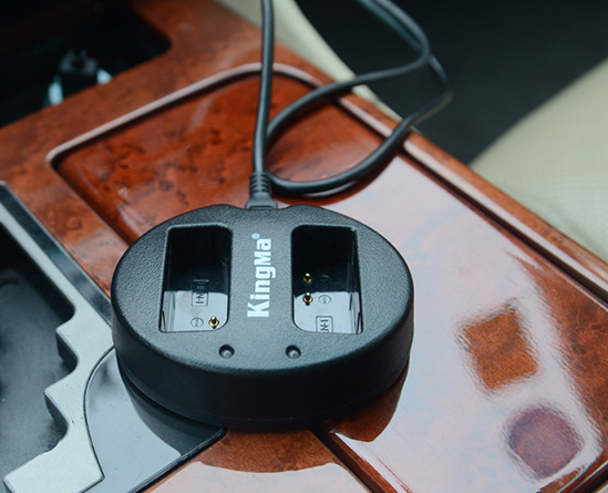 แท่นชาร์จแบต2ก้อน ยี่ห้อkingma สำหรับแบตเตอรี่ OLYMPUS BLN1