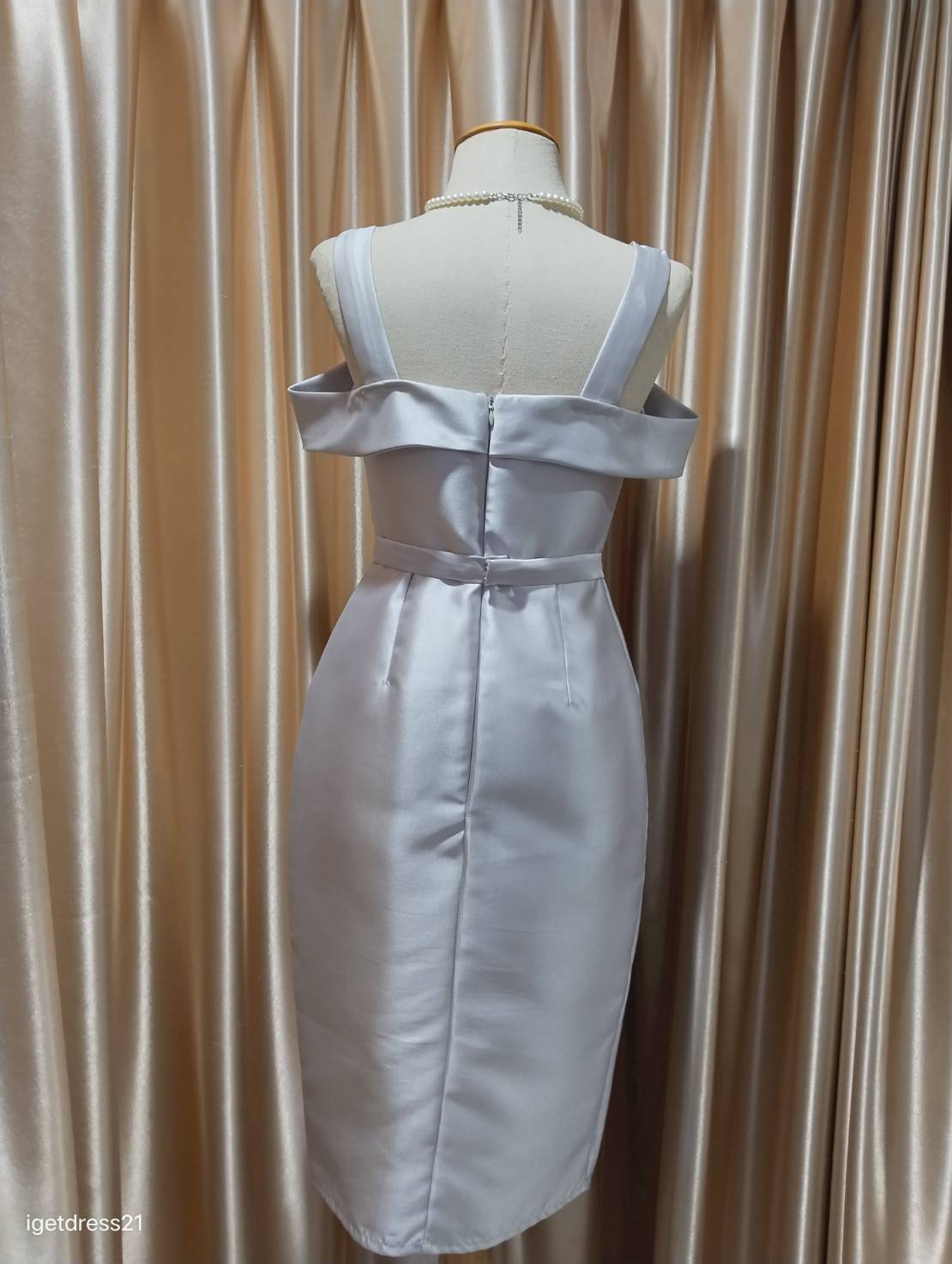 (PRE-LOVED) ราตรีสั้นสีเทาสายเดี่ยวใหญ่อกหัวใจสอบ+เข็มขัด (S)