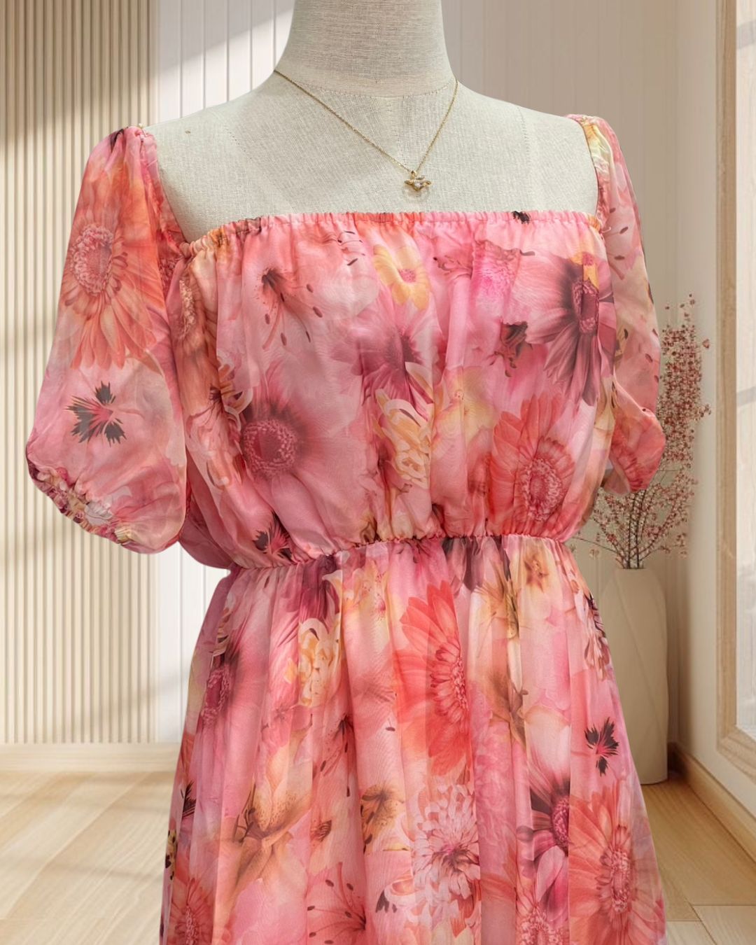เดรสยาวสีชมพู แขนตุ๊กตา ปาดไหลลายดอกไม้ ไซส์ M