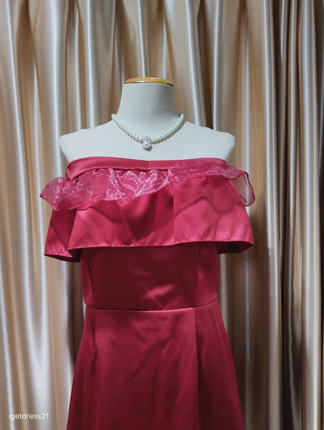 (PRE-LOVED) สั้นแดงปาดไหล่อกระบาย2ชั้น (L)