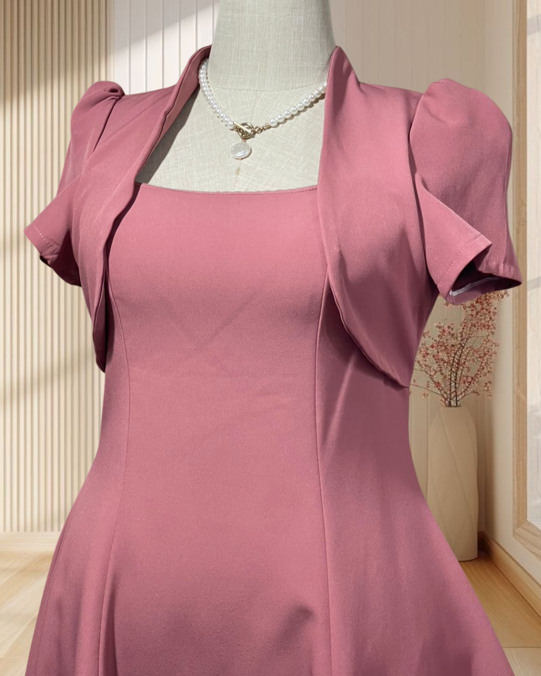 (PRE-LOVED) ชุดราตรีสั้นสีชมพู เสื้อคลุมหลอกผ้าโคโค่ ไซส์ 2XL