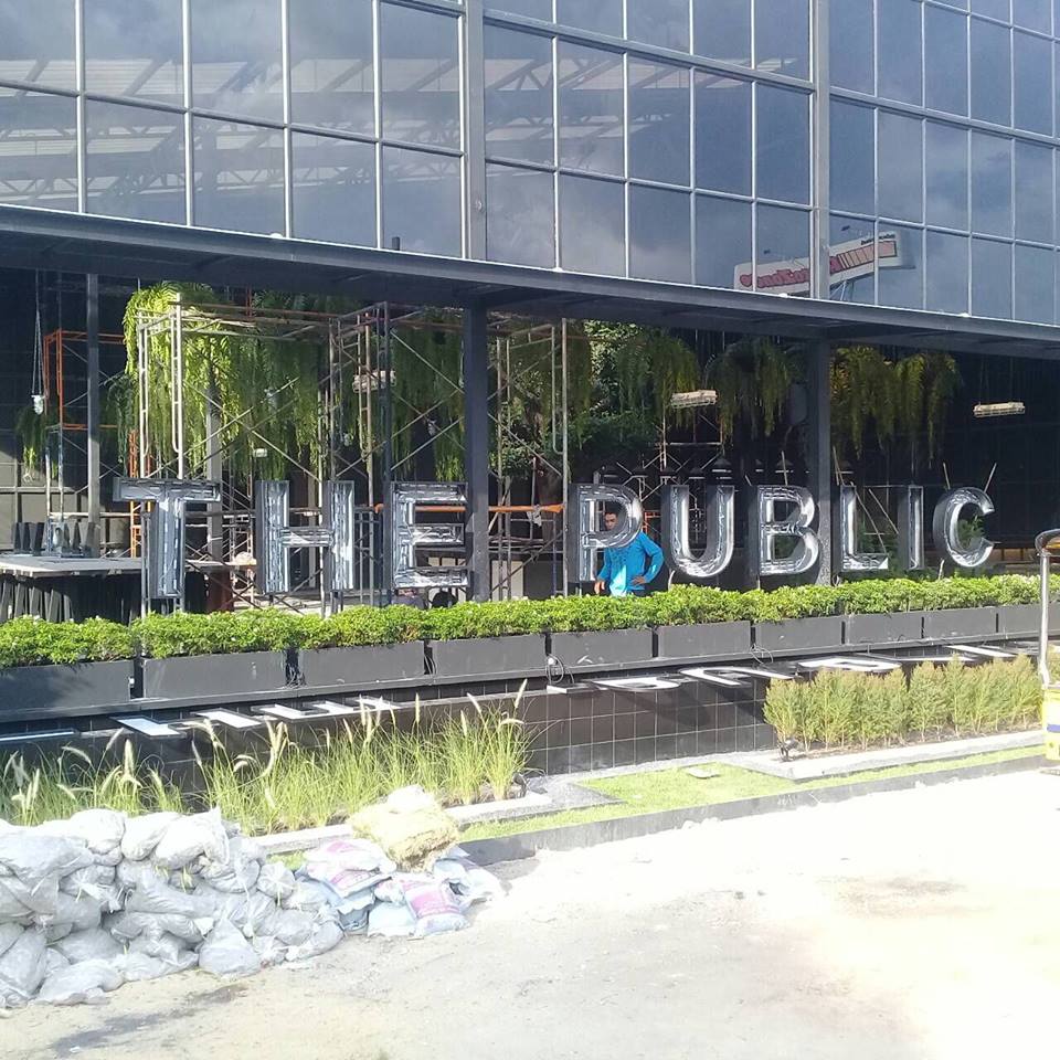 ป้ายอักษรไฟ led แสงไฟออกหน้า ติดตั้งร้าน THE PUBLIC #ป้ายเกษตรนวมินทร์ #ป้ายบางเขน