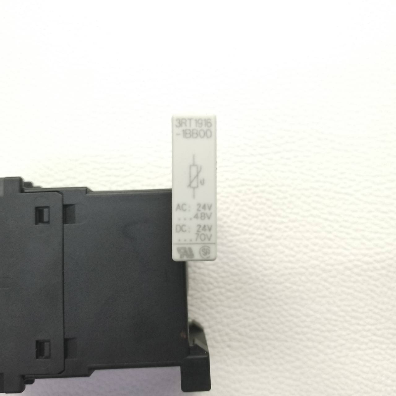 Magnetic Contactor Siemens รุ่น 3RT1015-1BB42 + 3RT1916-1BB00 , Current Rating 7A, Coil 24Vdc