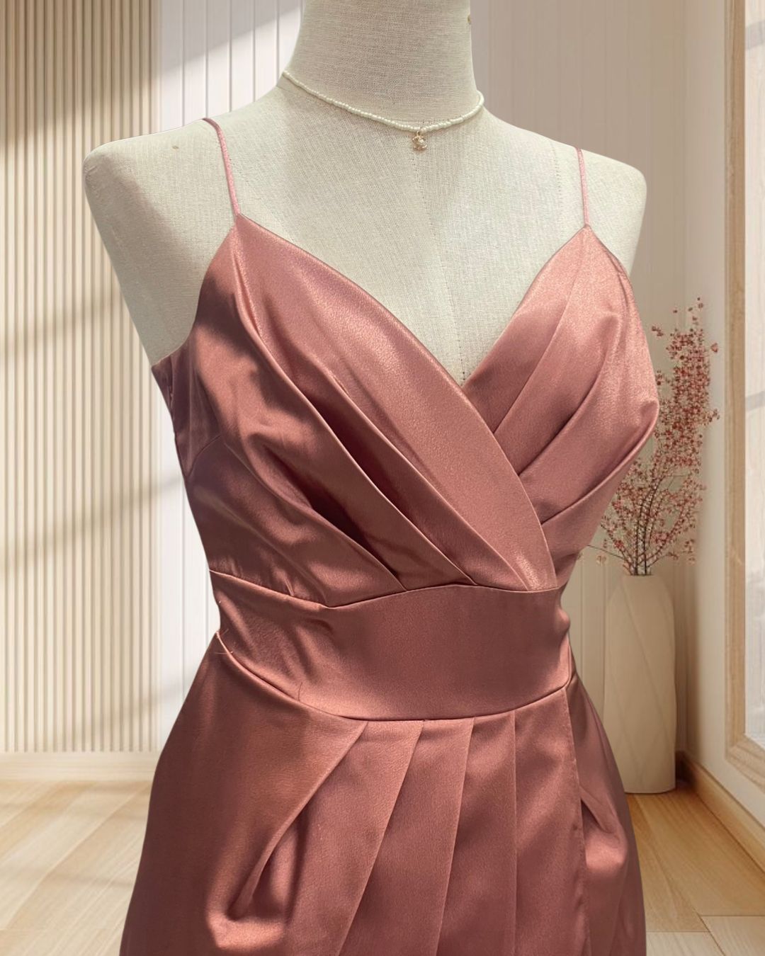 ราตรีสั้นสีแชมเปญ สายเดี่ยวสปาเกตตี้ จีบอกเอว ไซส์ M