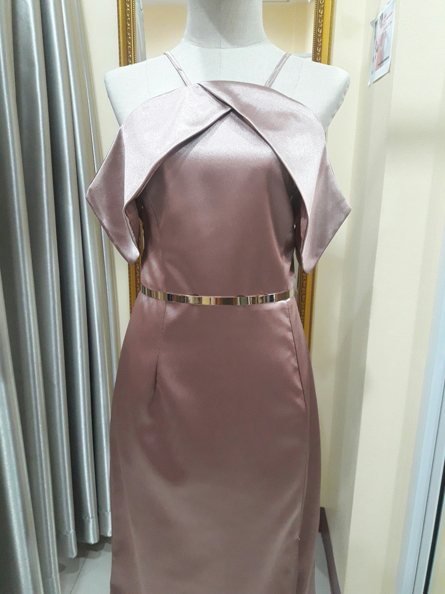 (PRE-LOVED) ชุดราตรียาวสีน้ำตาลโอวัลติน แต่งแขนชายหางปลา ไซส์ XL