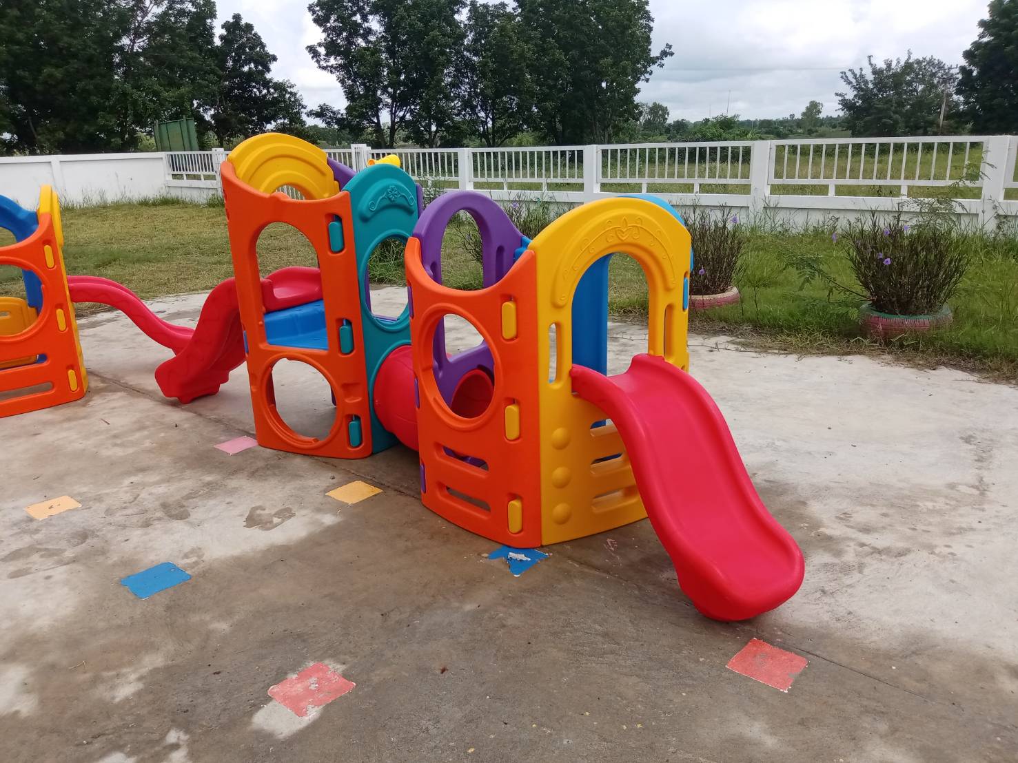 ปราสาทกระดานลื่น ปราสาทน้อย 2 หลัง พร้อมท่อเชื่อมและสไลเดอร์