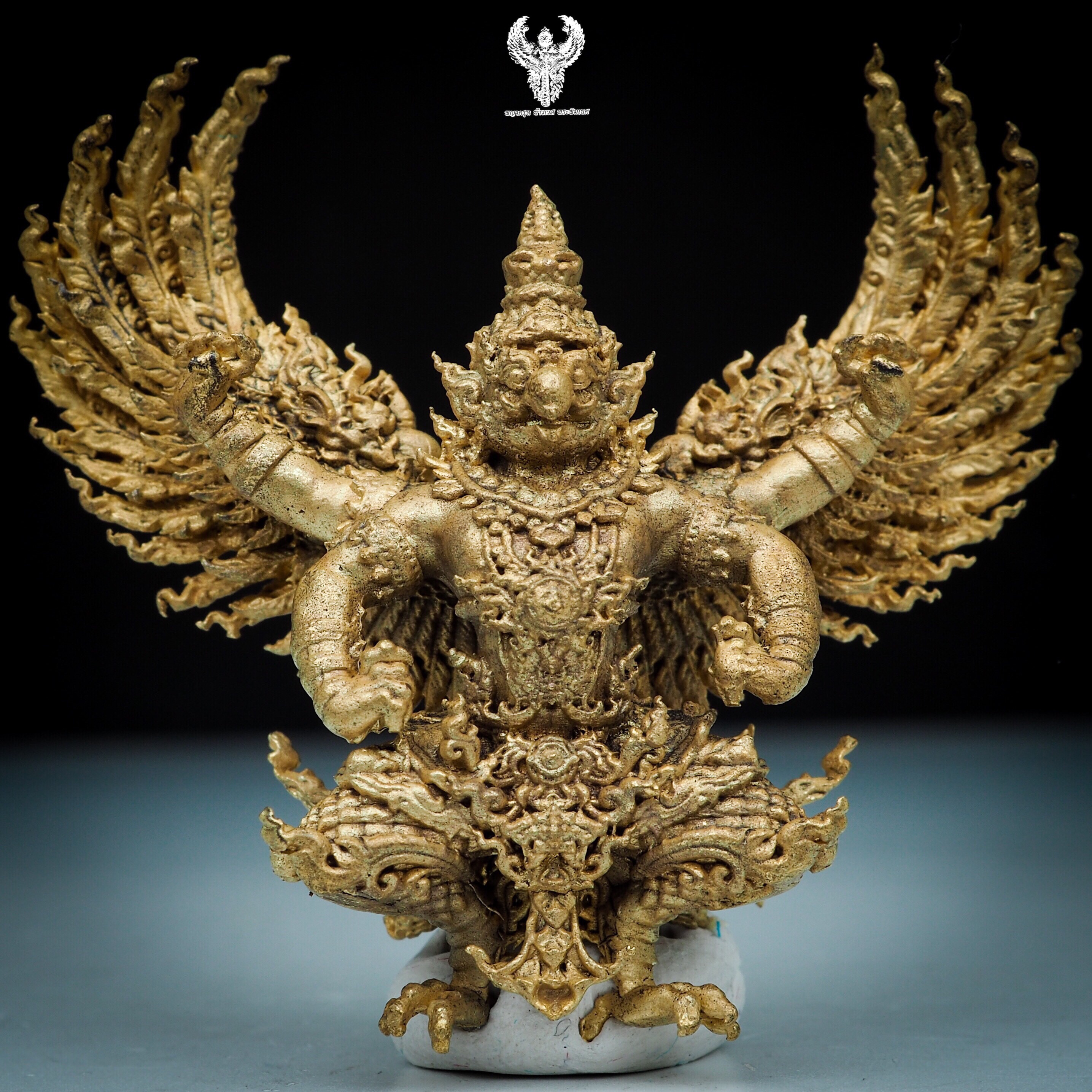 พญาครุฑ รุ่น.ดวงตรามหาเดช หลวงปู่ต๋อง วัดวิมุตติธรรม จ.นครราชสีมา เนื้อทองระฆังโบราณยิงทราย #องค์นี้หมายเลข530