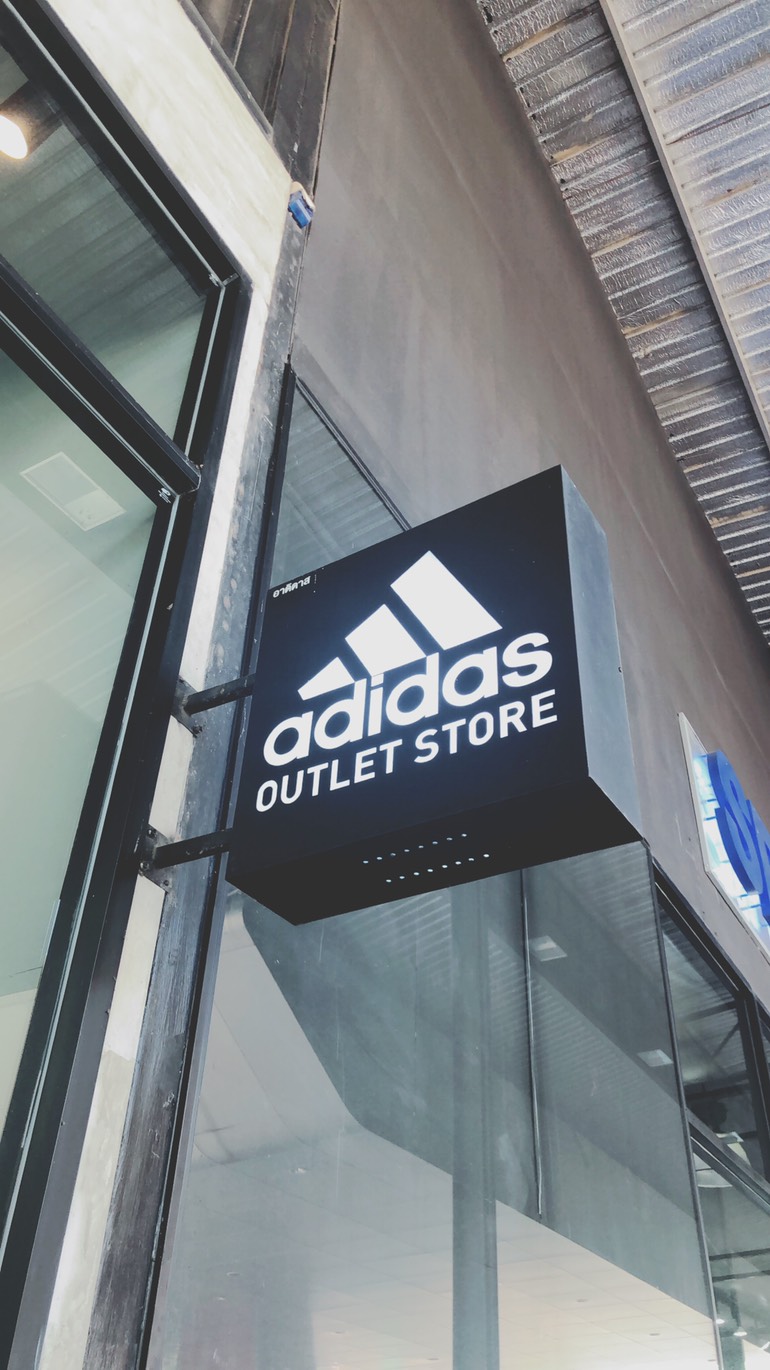 กล่องไฟสี่เหลี่ยม - ซิงค์ฉลุ พ่นสี #addidas #outlet