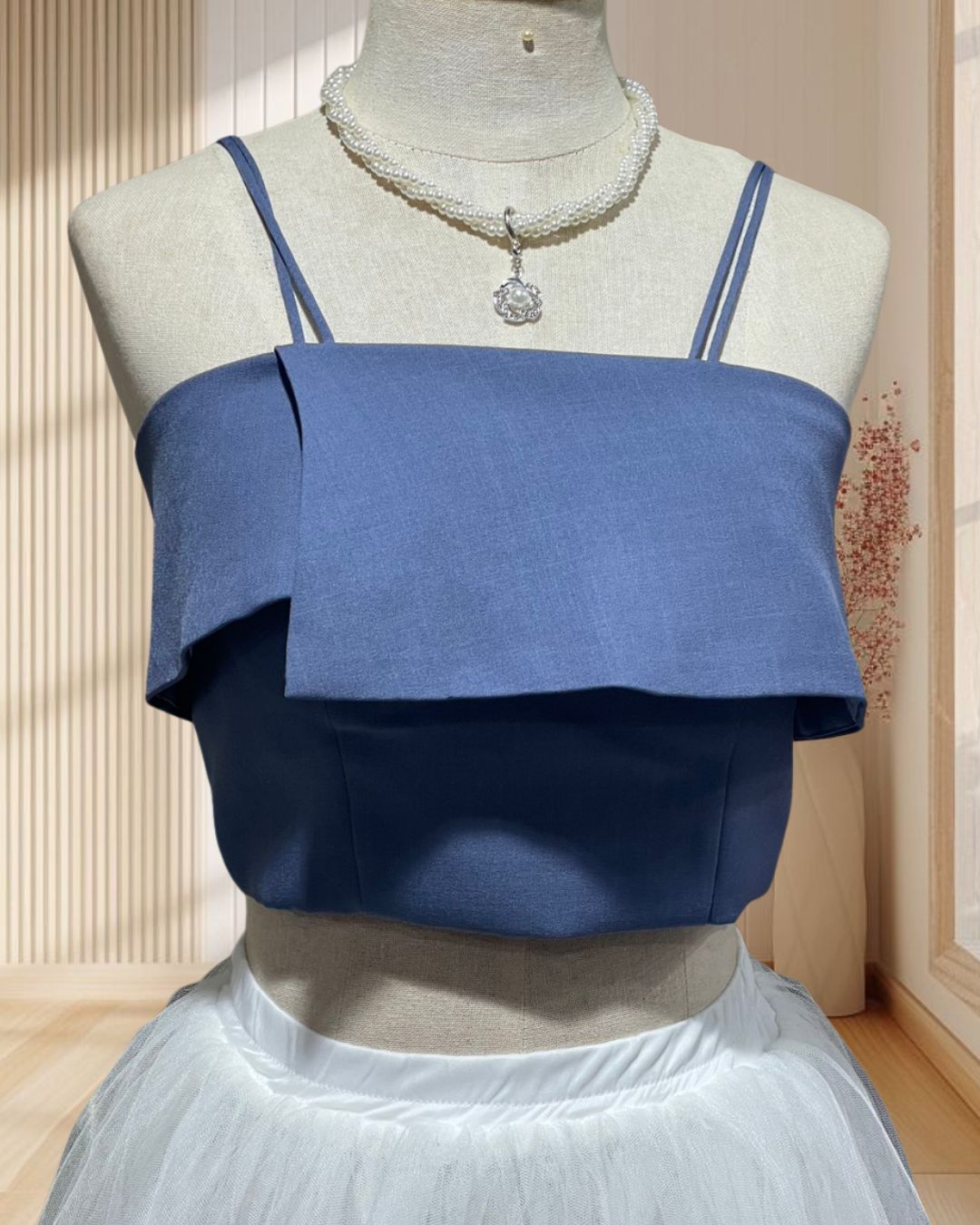 (PRE-LOVED) เสื้อครอปสีคราม สายเดี่ยว ซิปหลัง ไซส์ XS (เฉพาะเสื้อ)