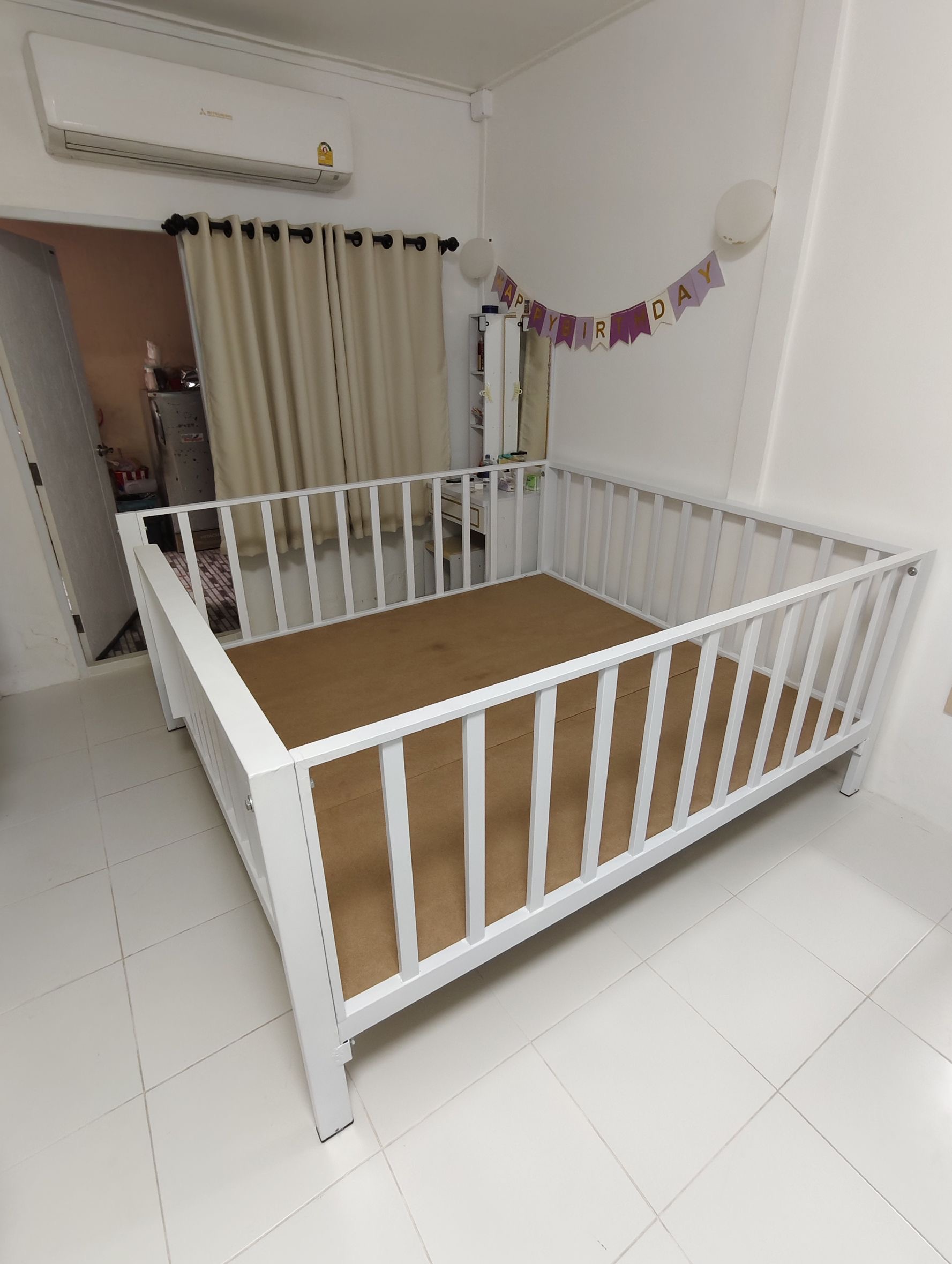 เตียงคอกเหล็กกล่อง โดนน้ำได้ ไม่พัง ผลิตจากเหล็กกล่อง สีอบด้วยความร้อนสูง