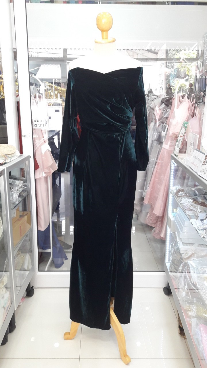 ราตรียาวสีเขียวกำมะหยี่ปาดไหล (M)