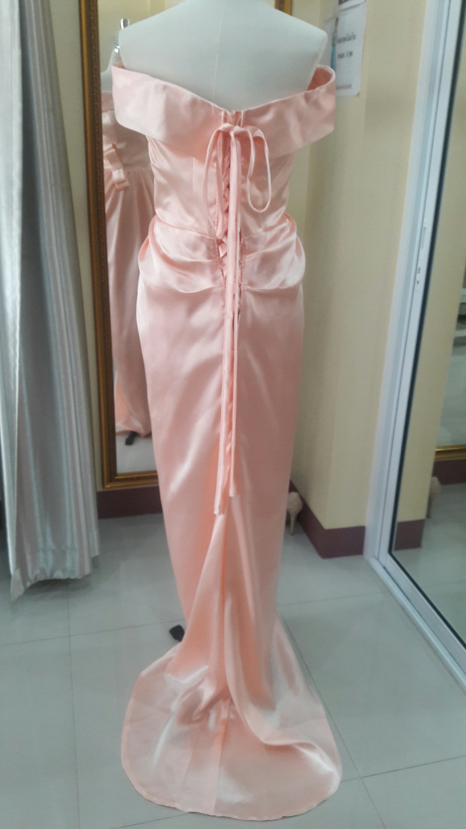 (PRE-LOVED) ราตรียาวปาดไหล่เอวโบว์ สีส้ม(M)