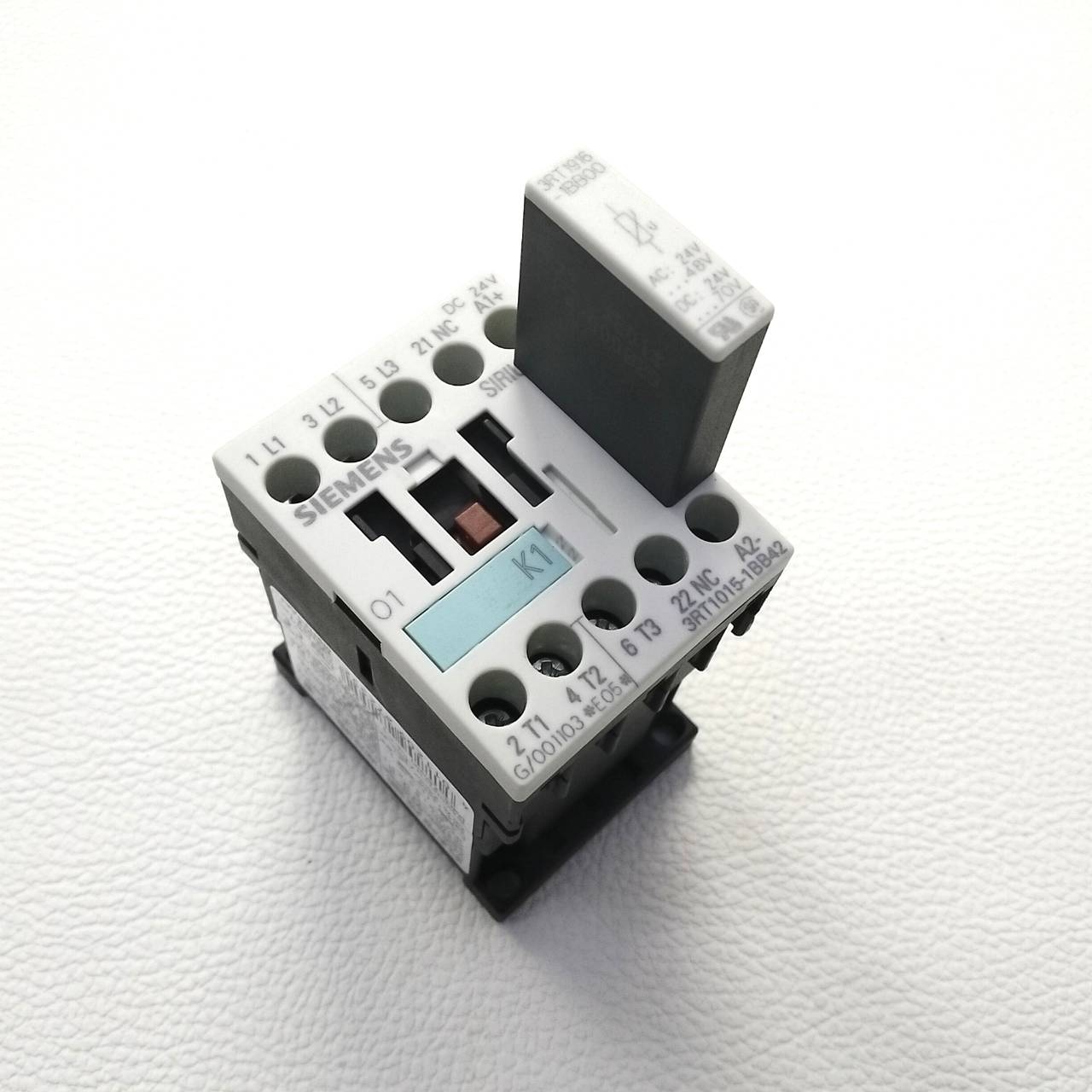 Magnetic Contactor Siemens รุ่น 3RT1015-1BB42 + 3RT1916-1BB00 , Current Rating 7A, Coil 24Vdc