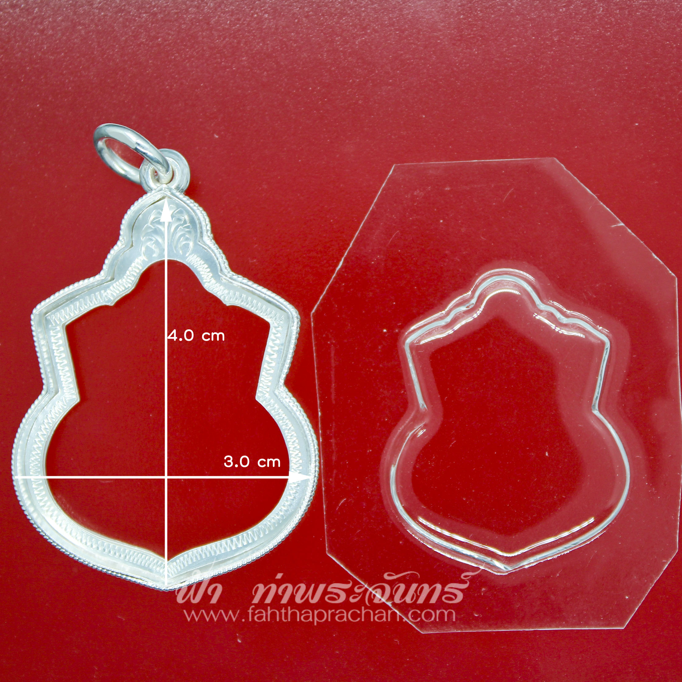 เลี่ยมจับขอบเหรียญนั่งบัลลังก์ หรือ เหรียญ 3 รอบ รัชกาลที่ 9 เงินแกะลาย