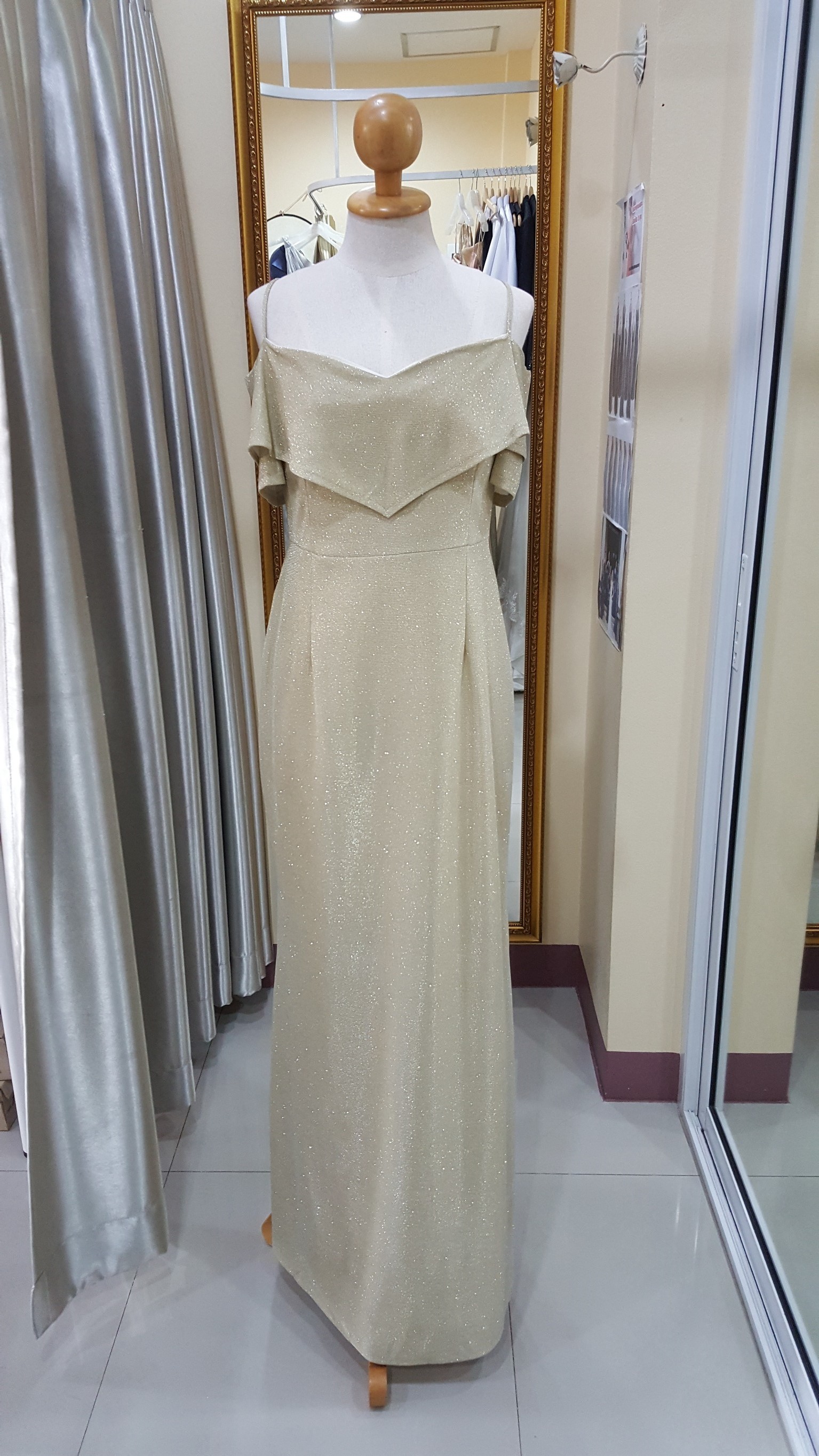 ชุดราตรียาวสาวเดี่ยวปาดไหล่สีทองGlitter (Size : L) มือ2