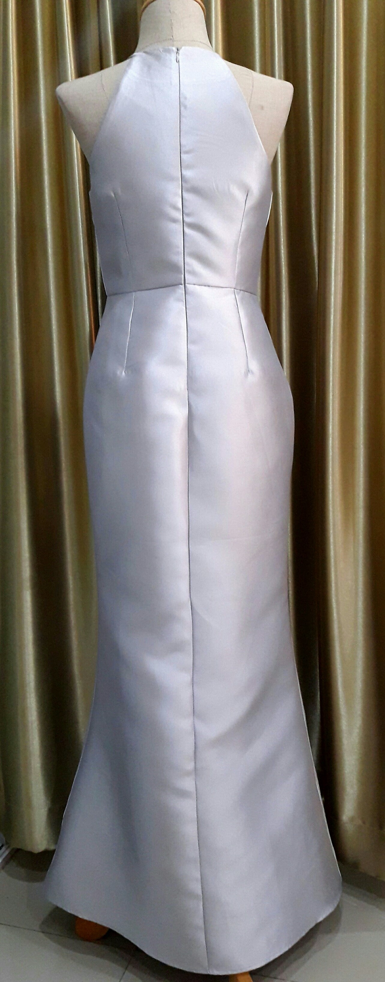 (PRE-LOVED) ชุดราตรียาวสีเทา(M)