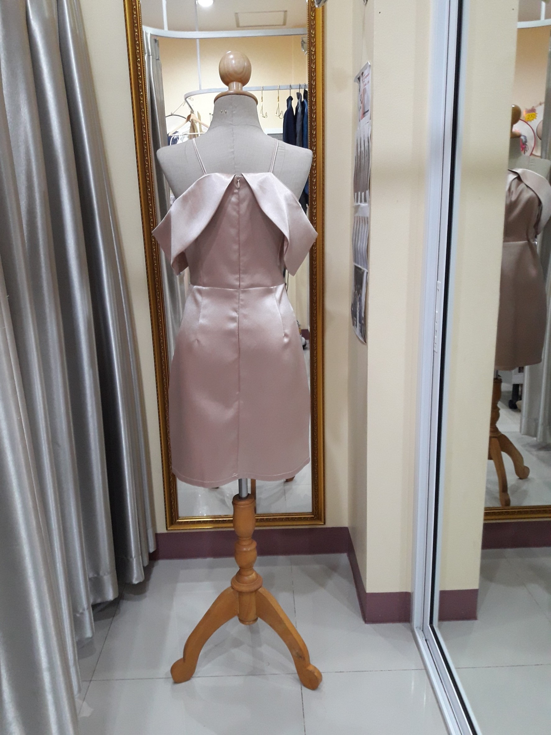 ราตรีสั้นสีนู๊ดสายเดี่ยวปาดไหล่ (L)