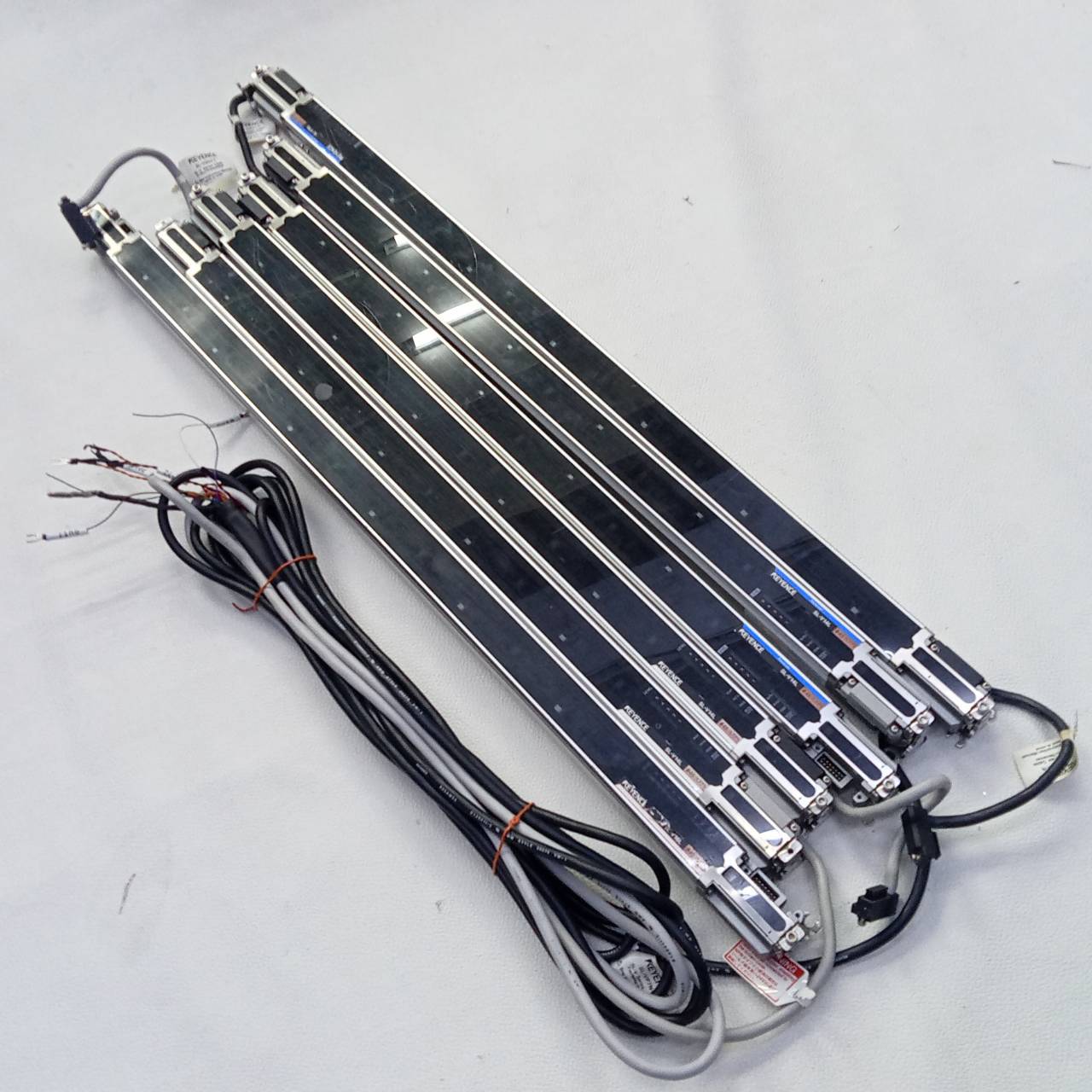 Area Sensor Keyence รุ่น SL-V16L-T+SL-V16L-R, ยาว 630 mm. & SL-V14L-T+SL-V14L-R (2), ยาว 550 mm., ระยะ 0.1-9 M.