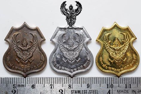 เหรียญโล่พญาครุฑมหาเวทย์ 9 เกจิ