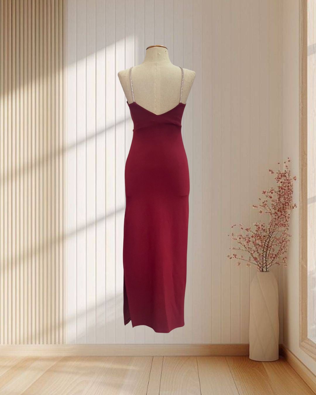 (PRE-LOVED) ราตรีสั้นสีแดง รัดรูป สายเดี่ยวเพชร ไซส์ S