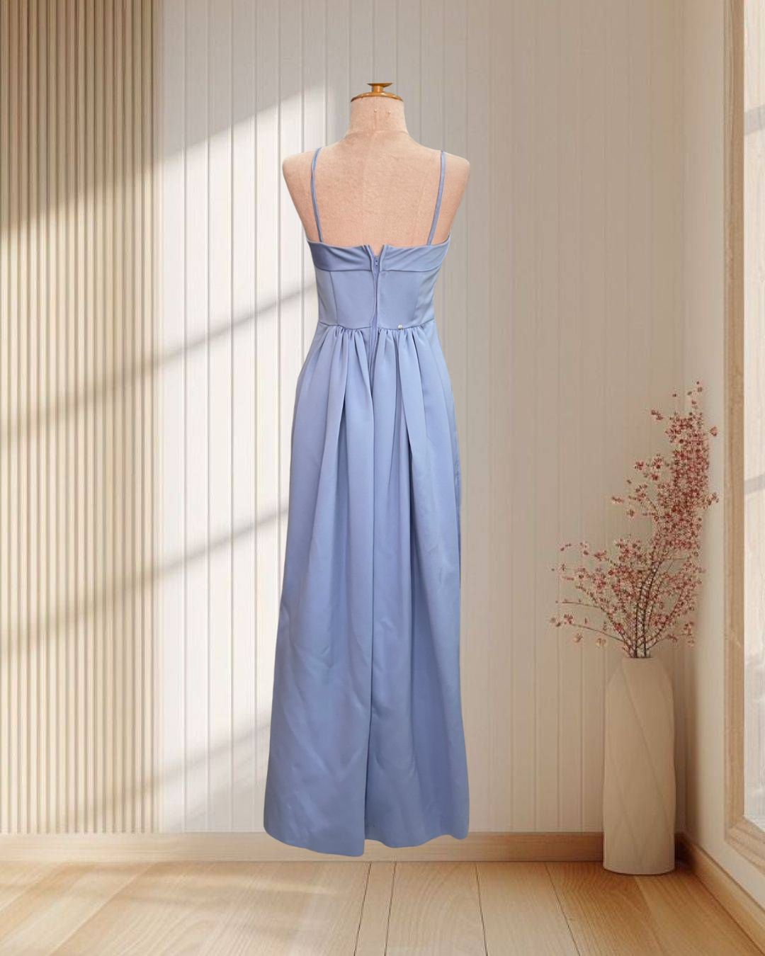 (PRE-LOVED) ราตรียาวสีฟ้า สายเดียวเข้ารูป ด้านหลังแต่งกระโปรงพองๆ ไซส์ S