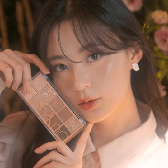 พาเลทอายแชโดว์โรแมนด์ Romand Better Than Palette 7.5g #02 Mahagony Garden